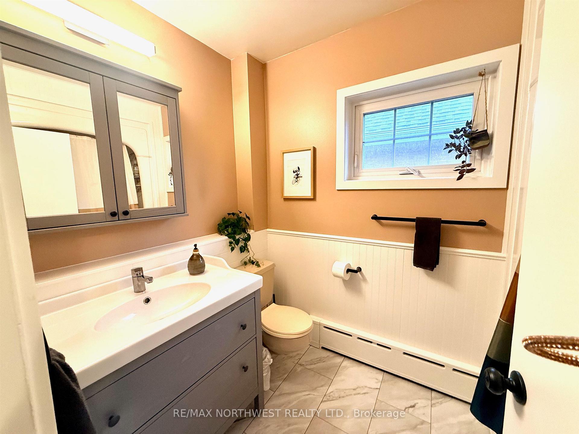 Photo 26 of 324 Third St S, Kenora, Downtown — HOMEH