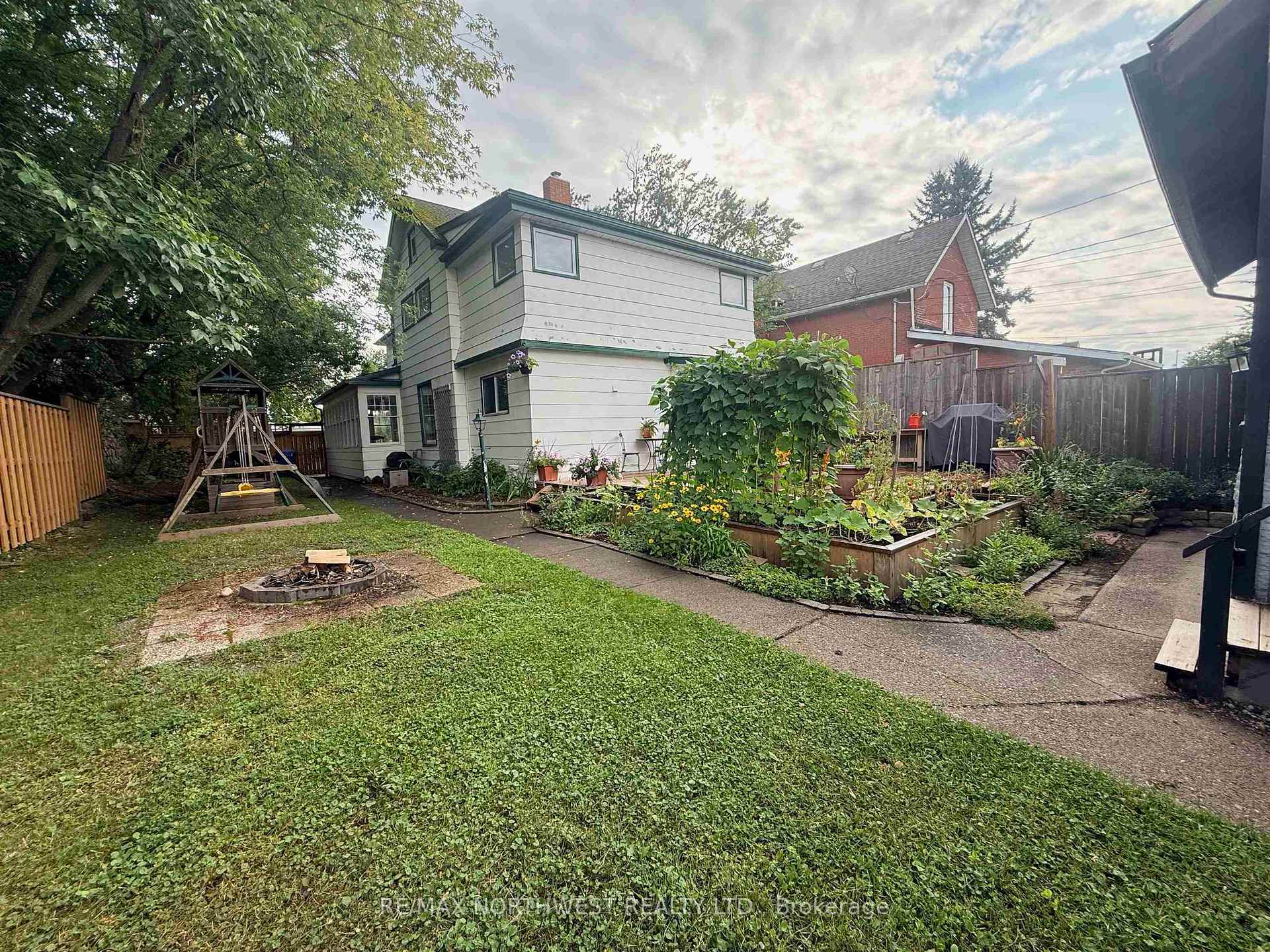 Photo 36 of 324 Third St S, Kenora, Downtown — HOMEH