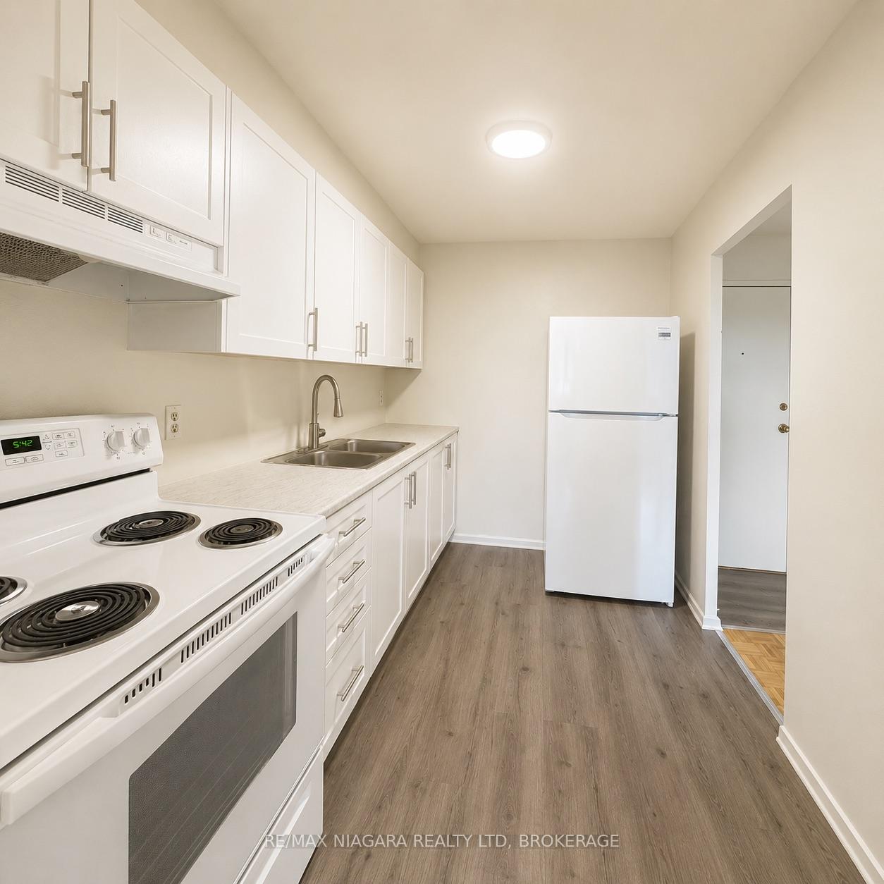 Photo 5 of Unit 503, 550 King Street, Midland — HOMEH