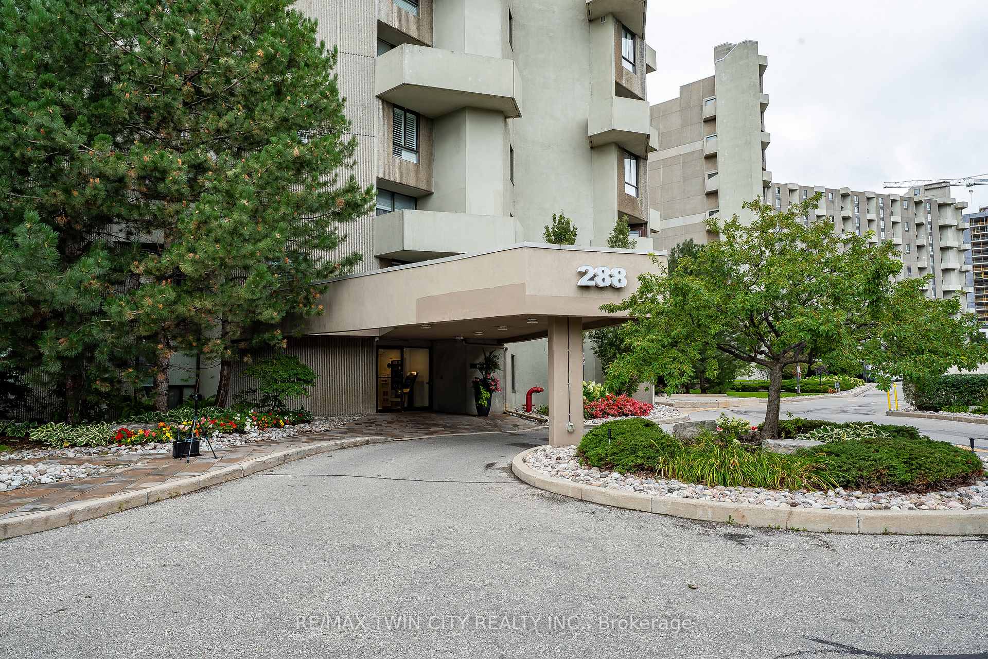 Photo 1 of Unit A32, 288 Mill Road, Etobicoke, Markland Wood — HOMEH