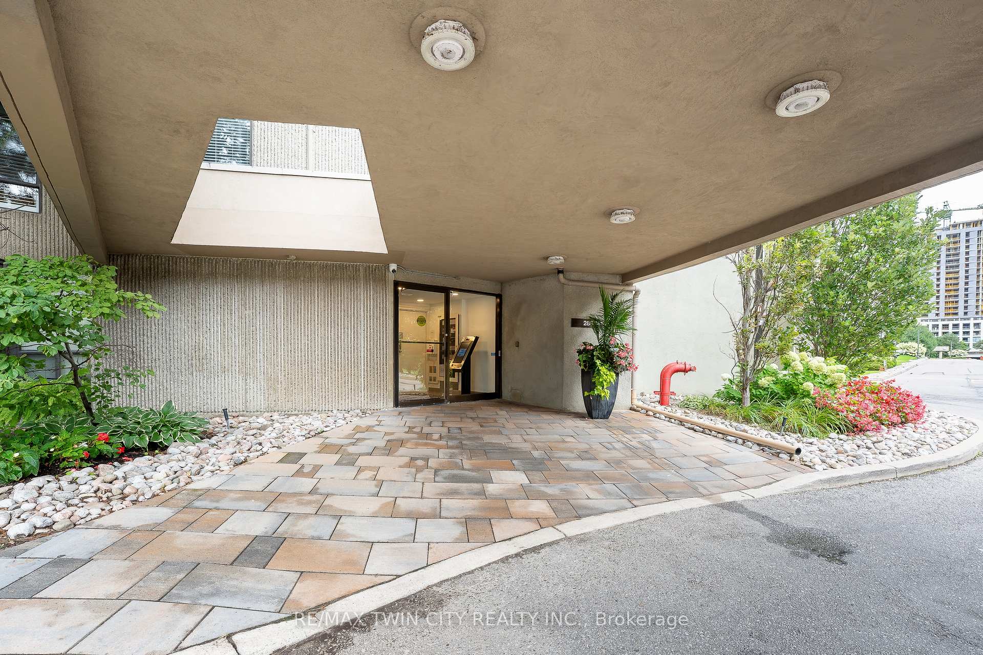 Photo 2 of Unit A32, 288 Mill Road, Etobicoke, Markland Wood — HOMEH
