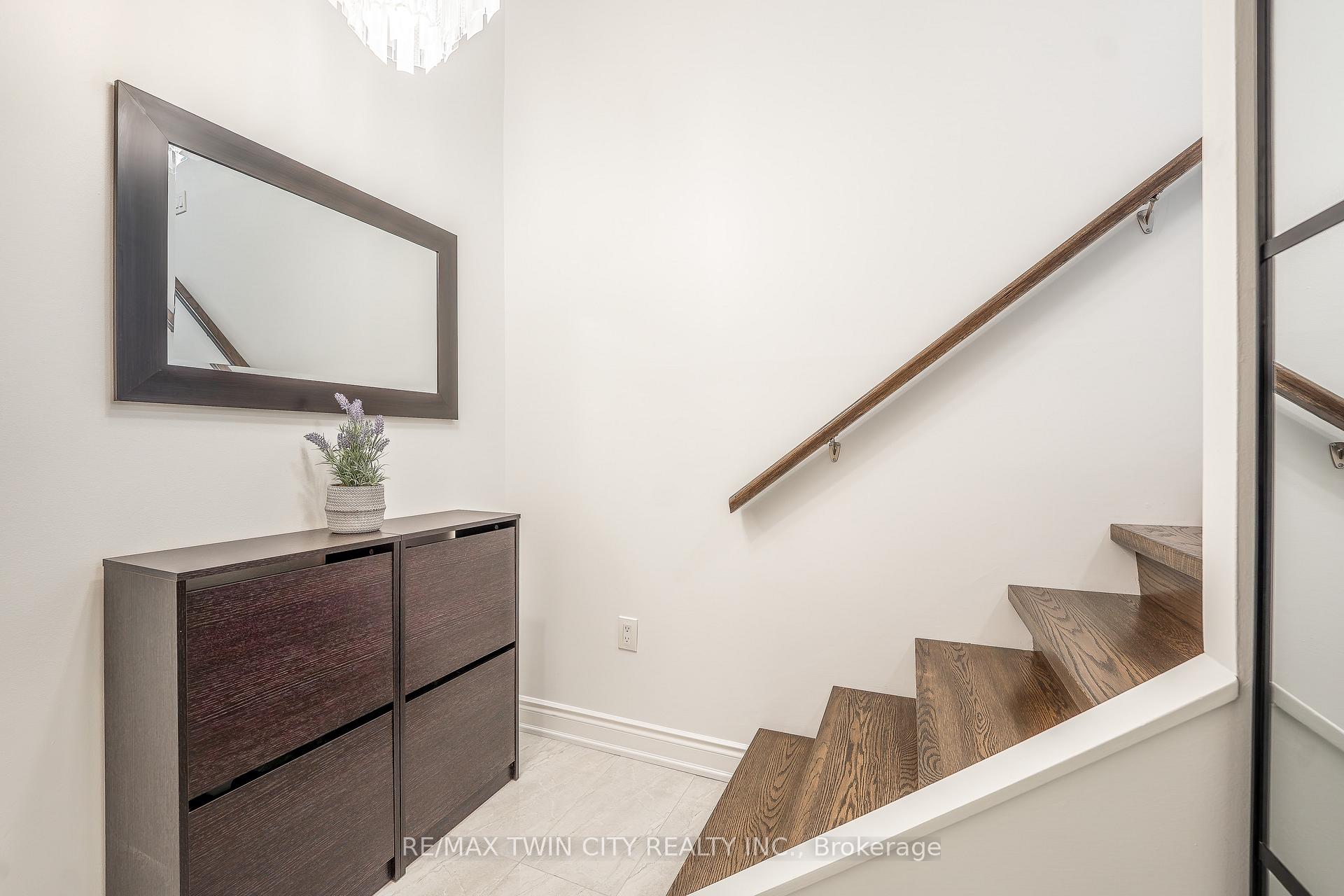Photo 4 of Unit A32, 288 Mill Road, Etobicoke, Markland Wood — HOMEH