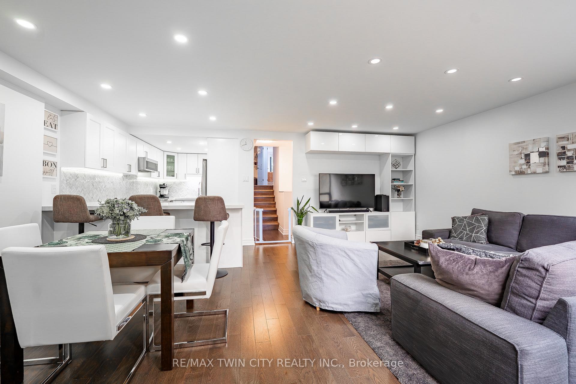 Photo 10 of Unit A32, 288 Mill Road, Etobicoke, Markland Wood — HOMEH