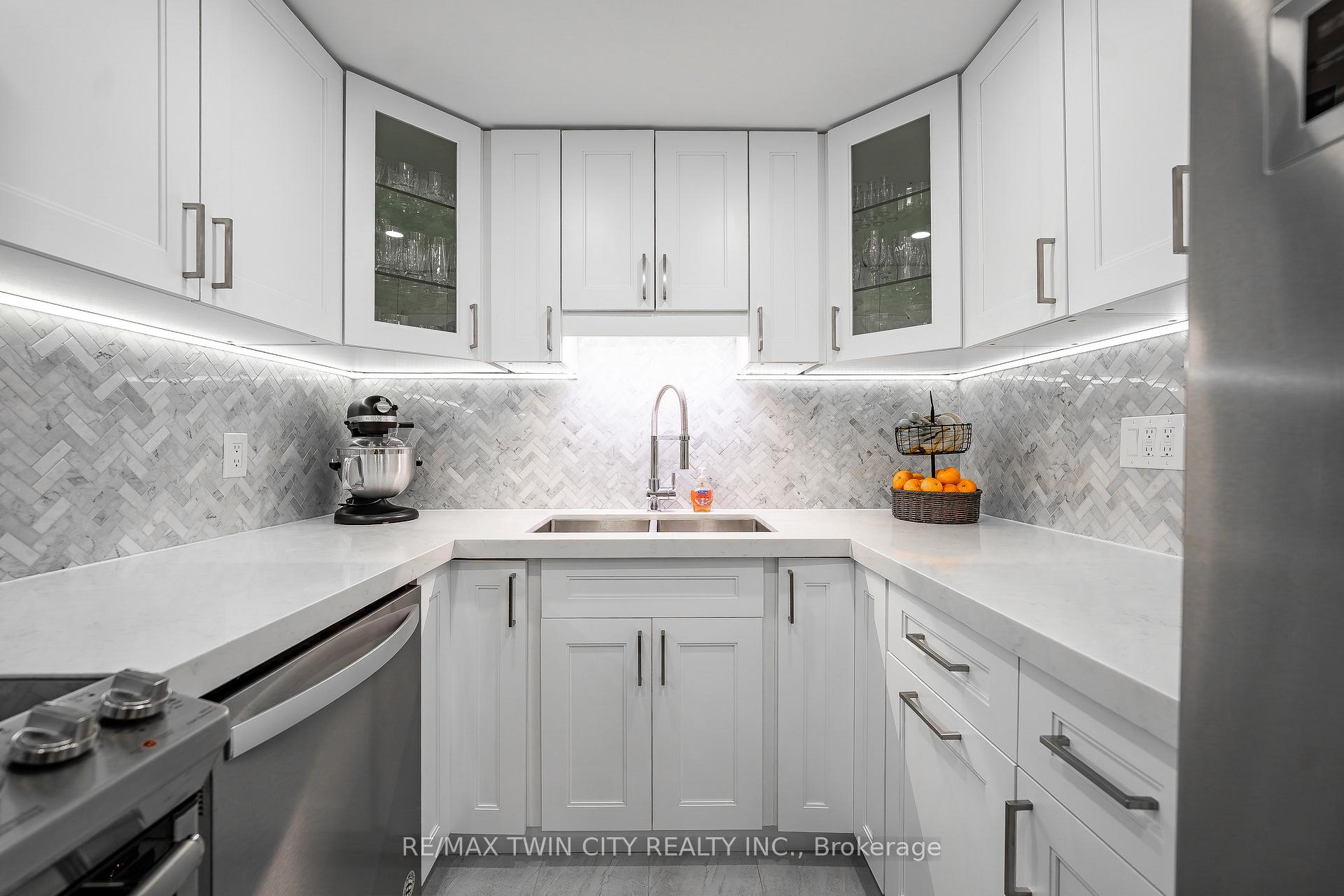 Photo 16 of Unit A32, 288 Mill Road, Etobicoke, Markland Wood — HOMEH