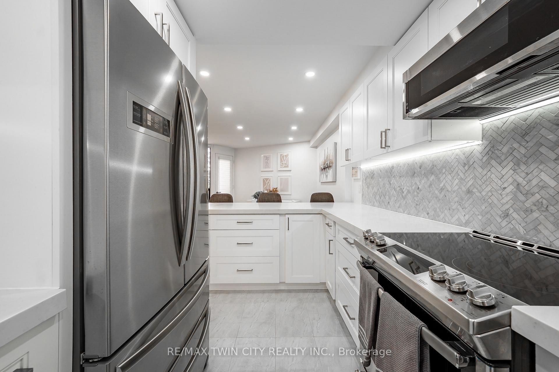 Photo 18 of Unit A32, 288 Mill Road, Etobicoke, Markland Wood — HOMEH