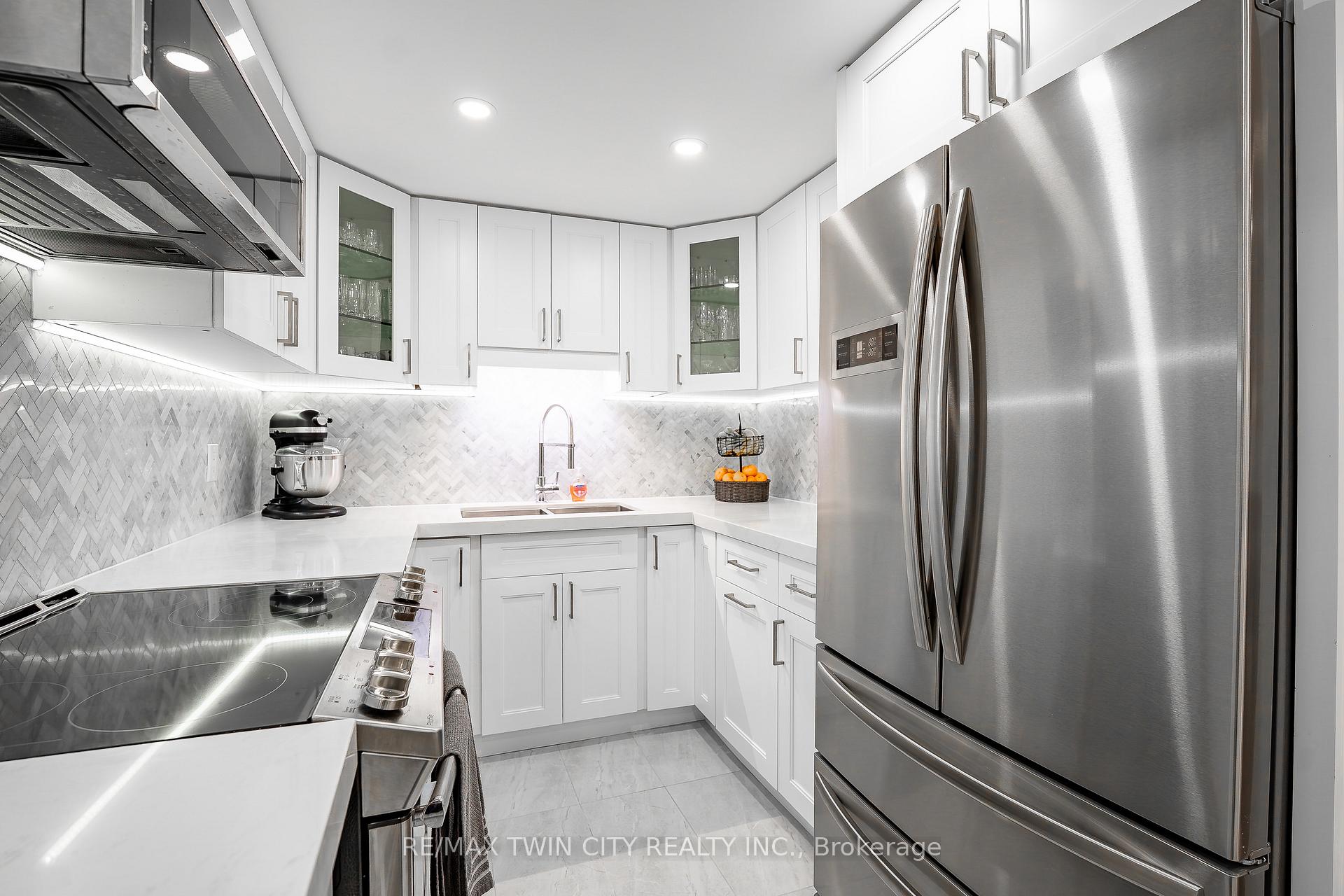 Photo 19 of Unit A32, 288 Mill Road, Etobicoke, Markland Wood — HOMEH