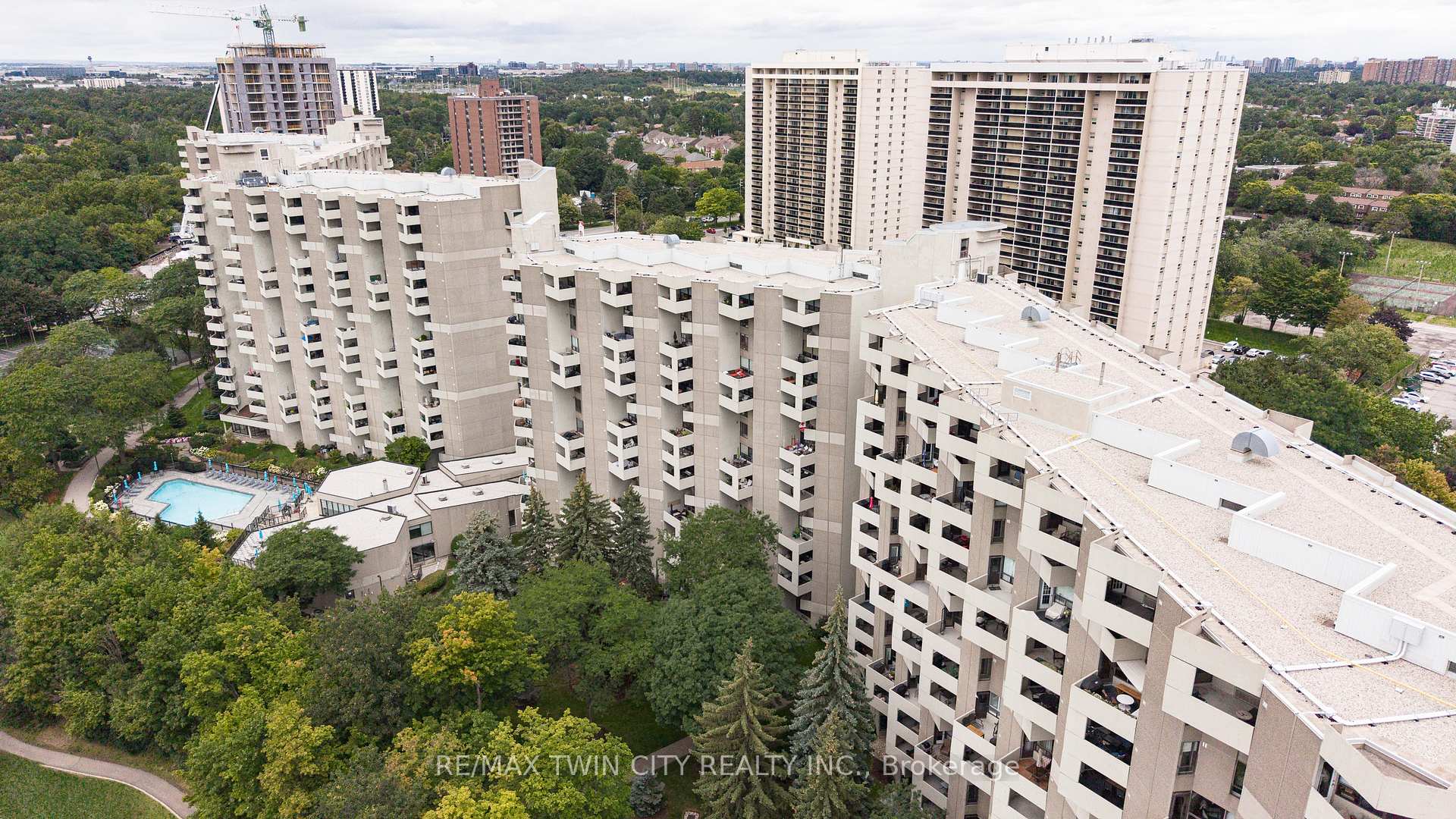 Photo 45 of Unit A32, 288 Mill Road, Etobicoke, Markland Wood — HOMEH
