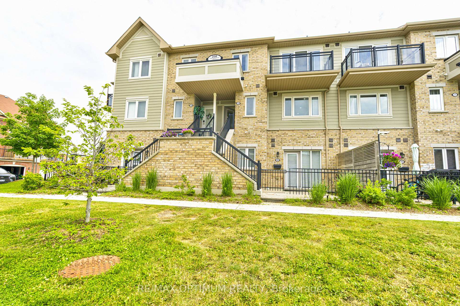 Photo 2 of Unit 307, 250 Sunny Meadow Boulevard, Brampton, Sandringham-Wellington — HOMEH