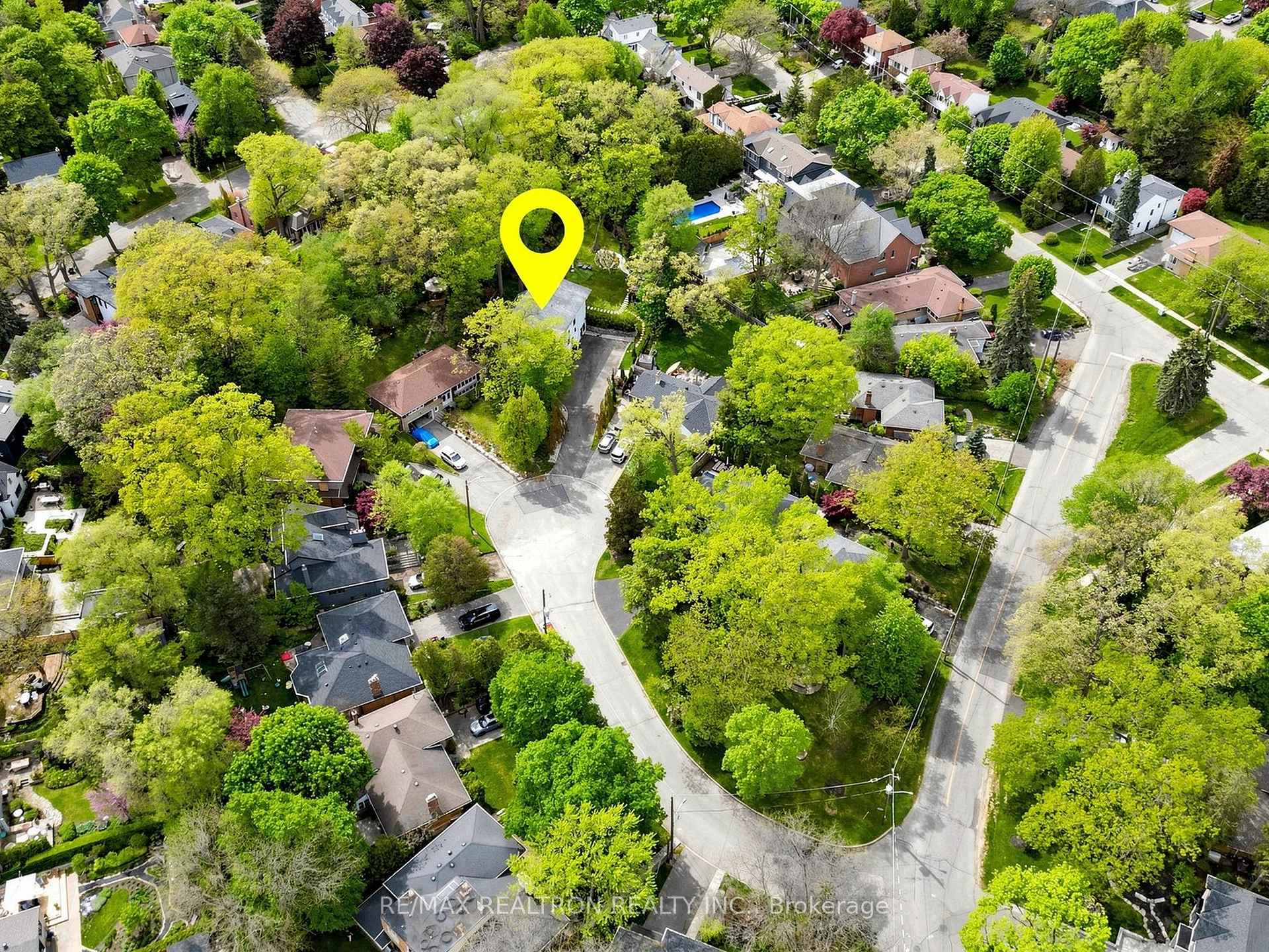 Photo 6 of 8 Breezewood Drive, Etobicoke, Stonegate-Queensway — HOMEH