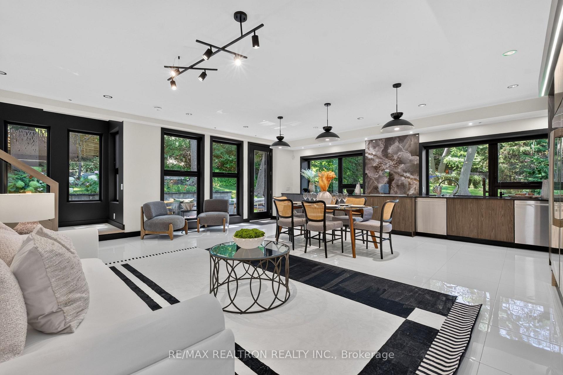 Photo 9 of 8 Breezewood Drive, Etobicoke, Stonegate-Queensway — HOMEH