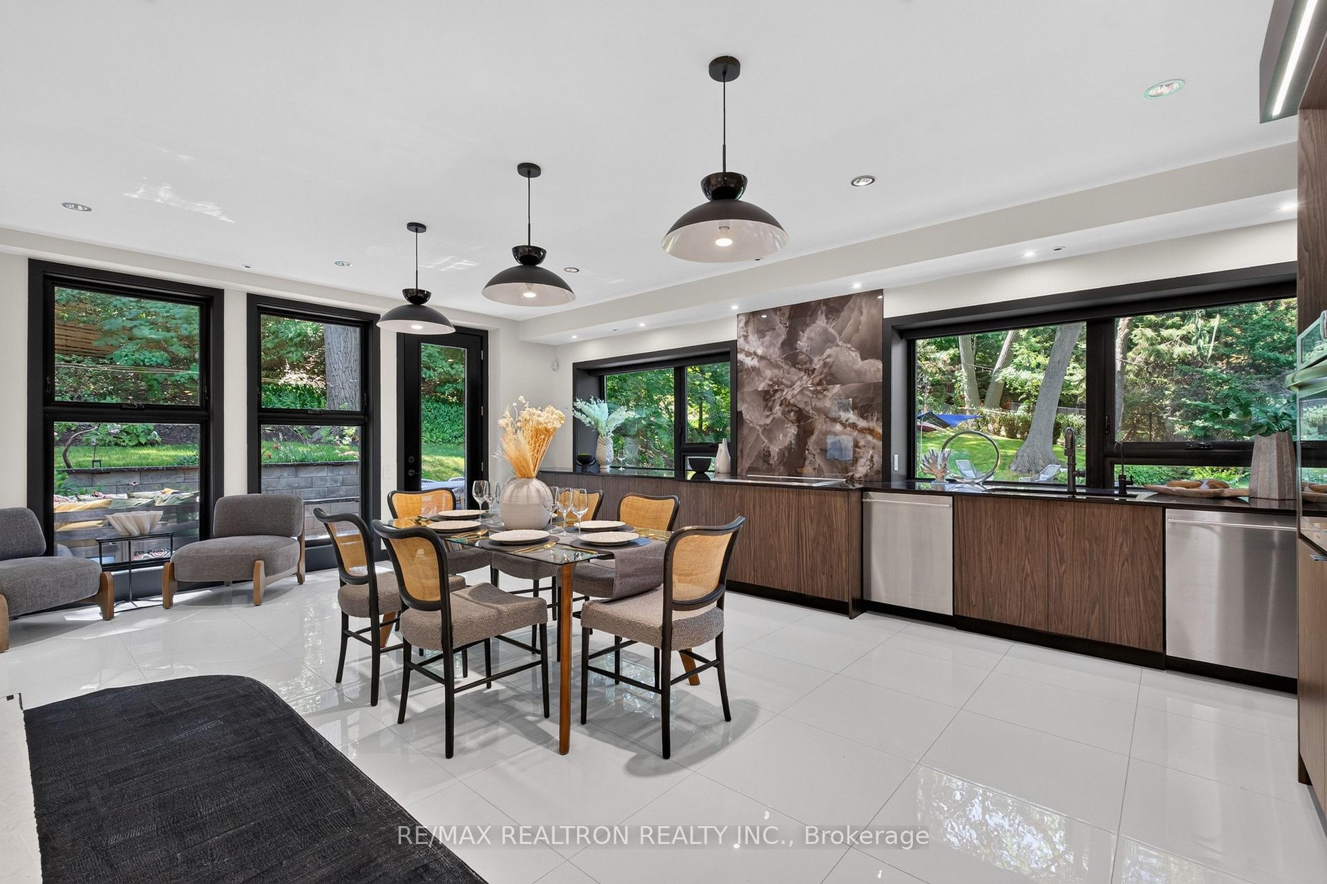 Photo 15 of 8 Breezewood Drive, Etobicoke, Stonegate-Queensway — HOMEH