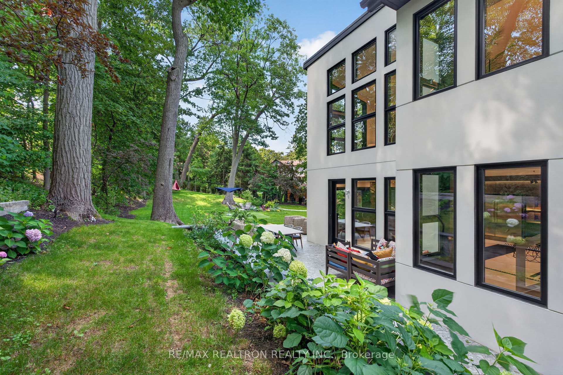 Photo 45 of 8 Breezewood Drive, Etobicoke, Stonegate-Queensway — HOMEH