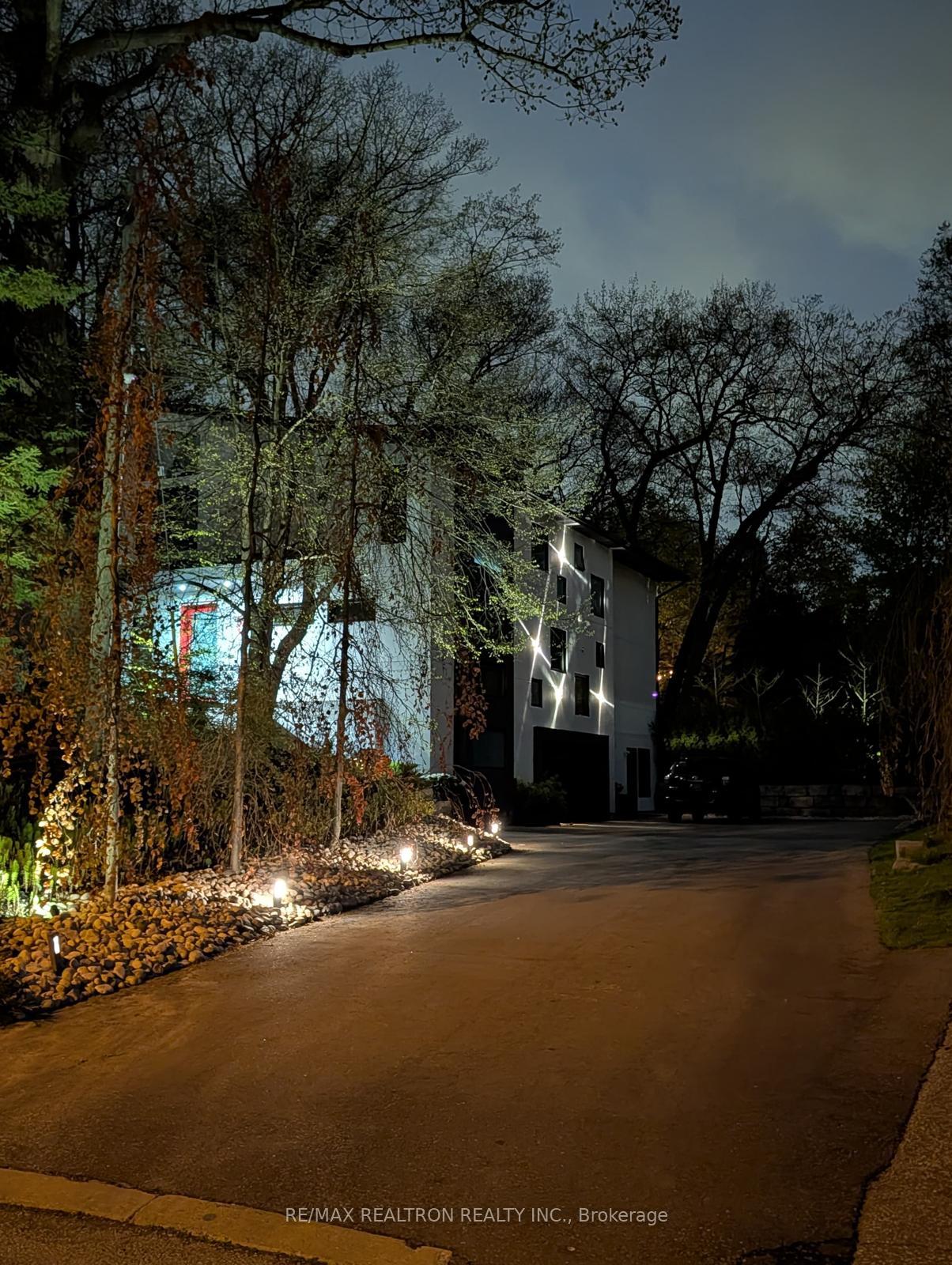 Photo 48 of 8 Breezewood Drive, Etobicoke, Stonegate-Queensway — HOMEH
