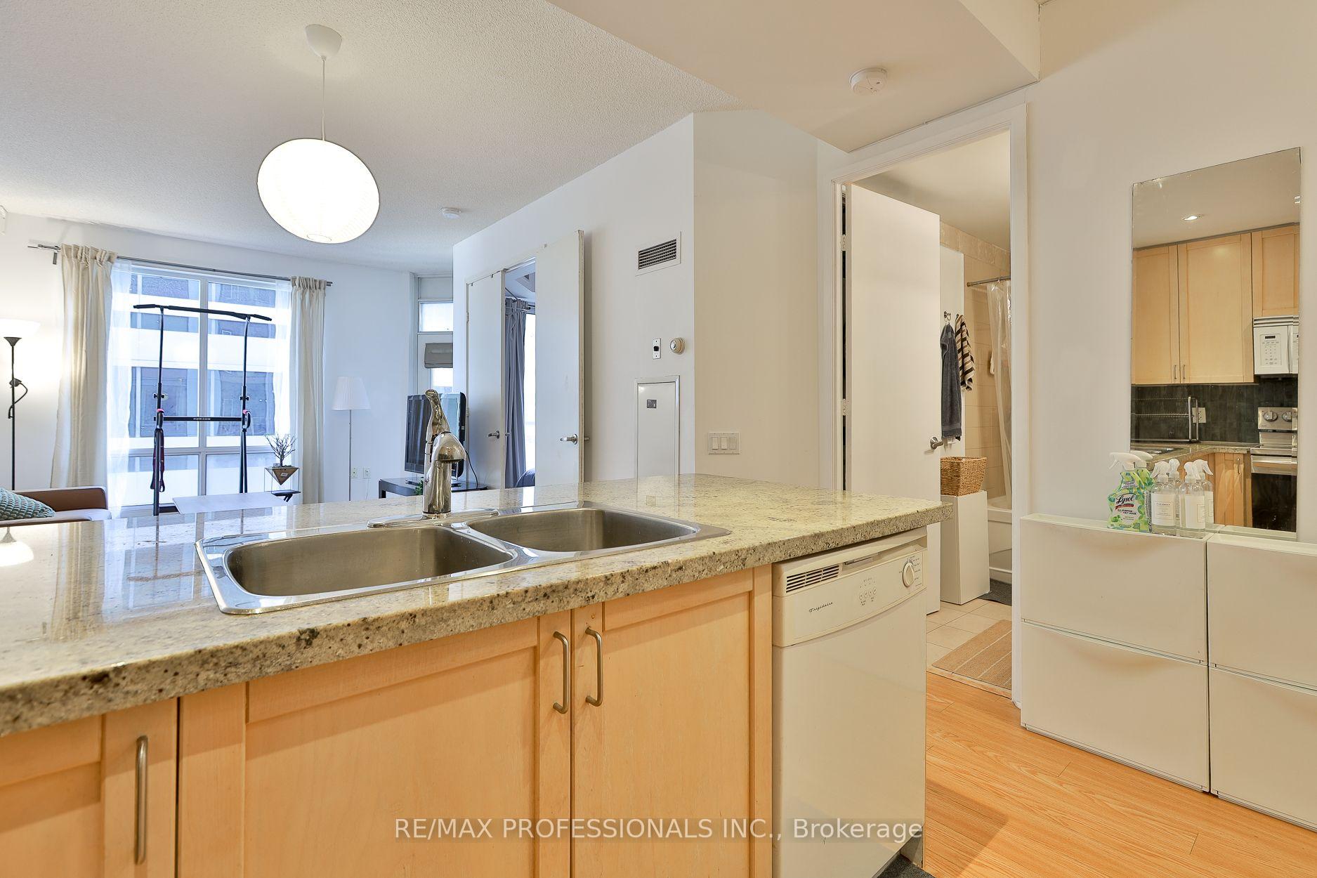 Photo 7 of Unit 1608, 85 Bloor Street E, Toronto, Church-Yonge Corridor — HOMEH