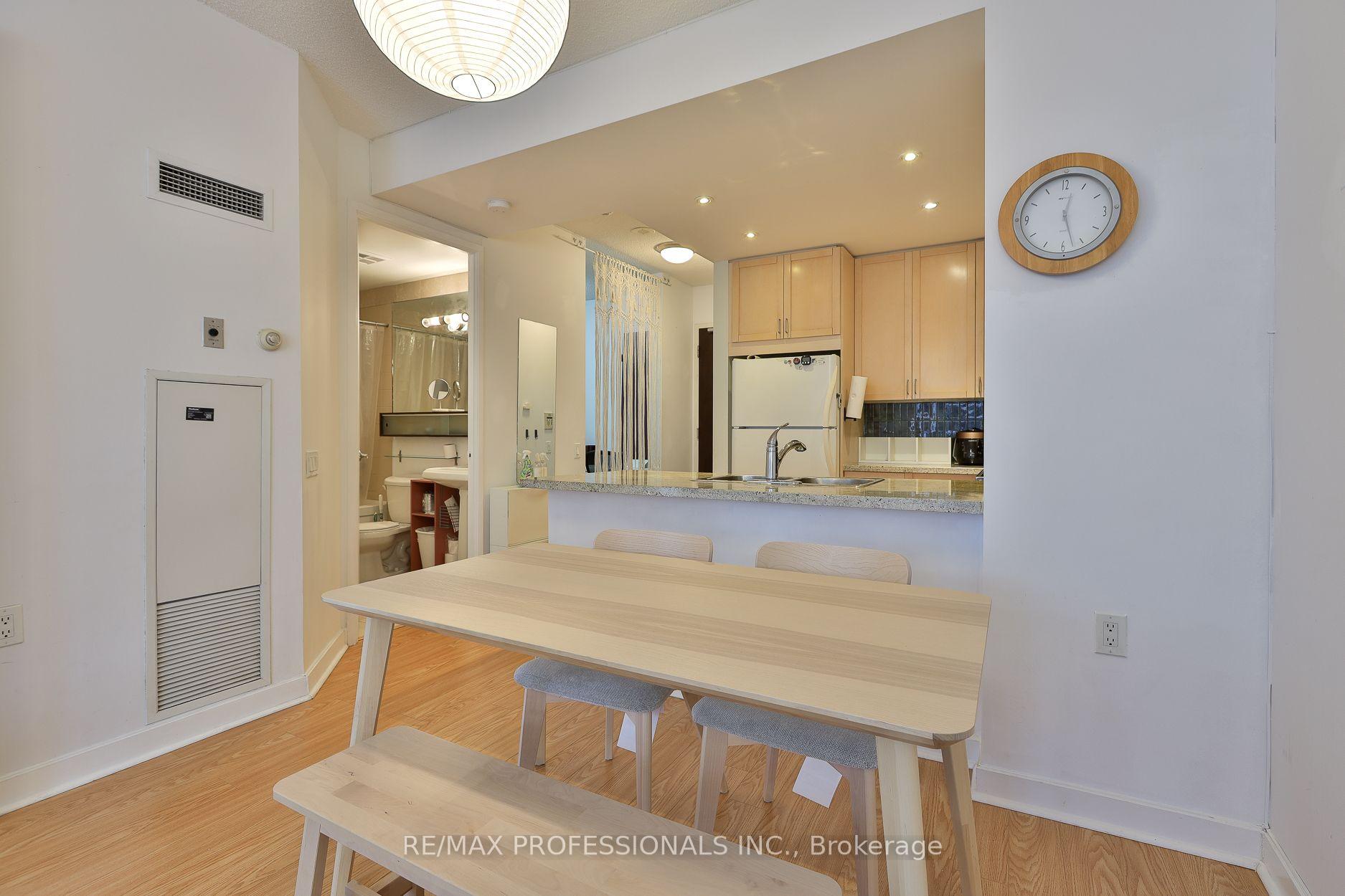 Photo 9 of Unit 1608, 85 Bloor Street E, Toronto, Church-Yonge Corridor — HOMEH