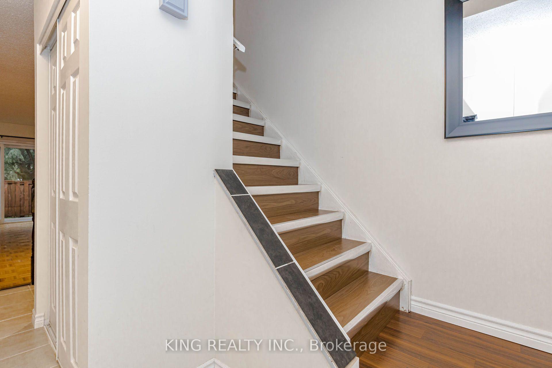 Photo 3 of Unit 6, 46 Cedarwoods Crescent, Kitchener, Vanier - Kitchener — HOMEH