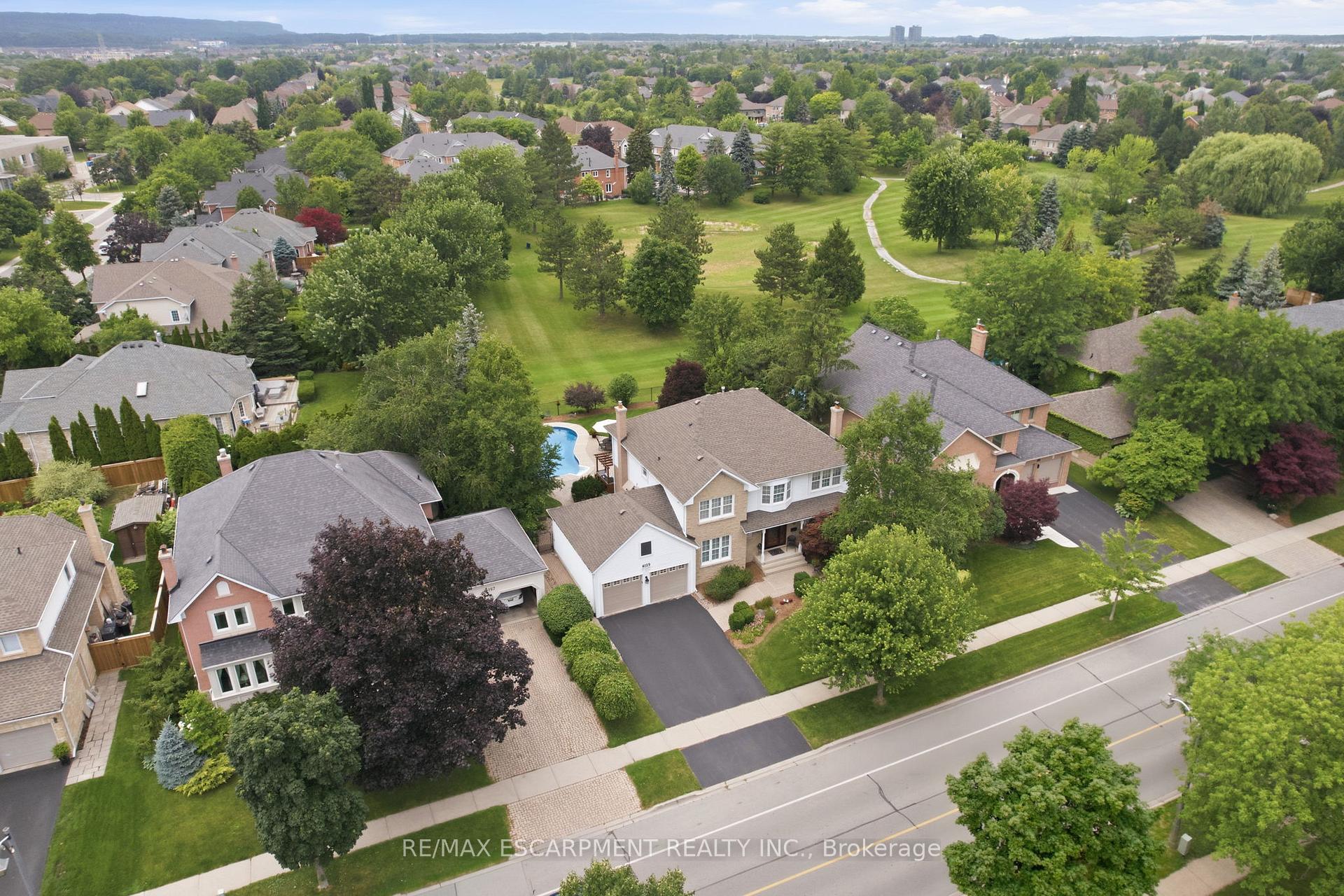 Photo 3 of 4129 Millcroft Park Drive, Burlington, Rose — HOMEH