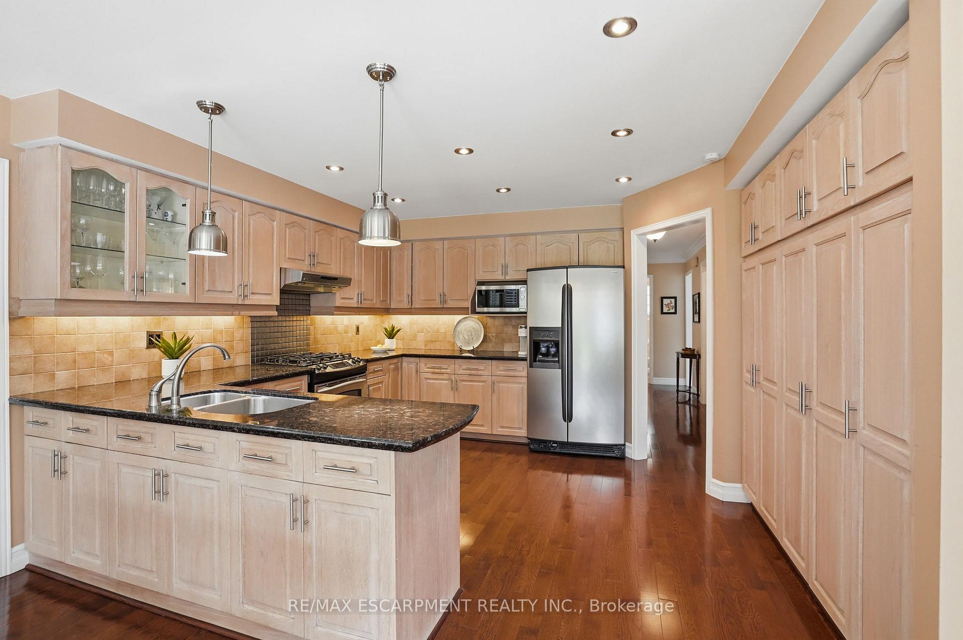 Photo 12 of 4129 Millcroft Park Drive, Burlington, Rose — HOMEH