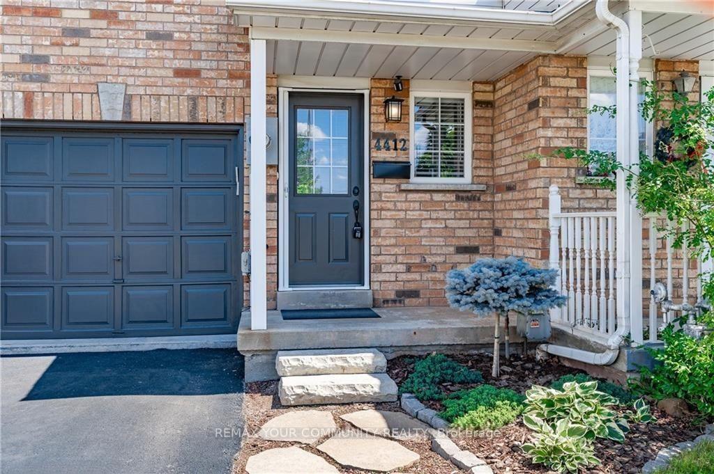 Photo 3 of 4412 Fairview Street, Burlington, Shoreacres — HOMEH