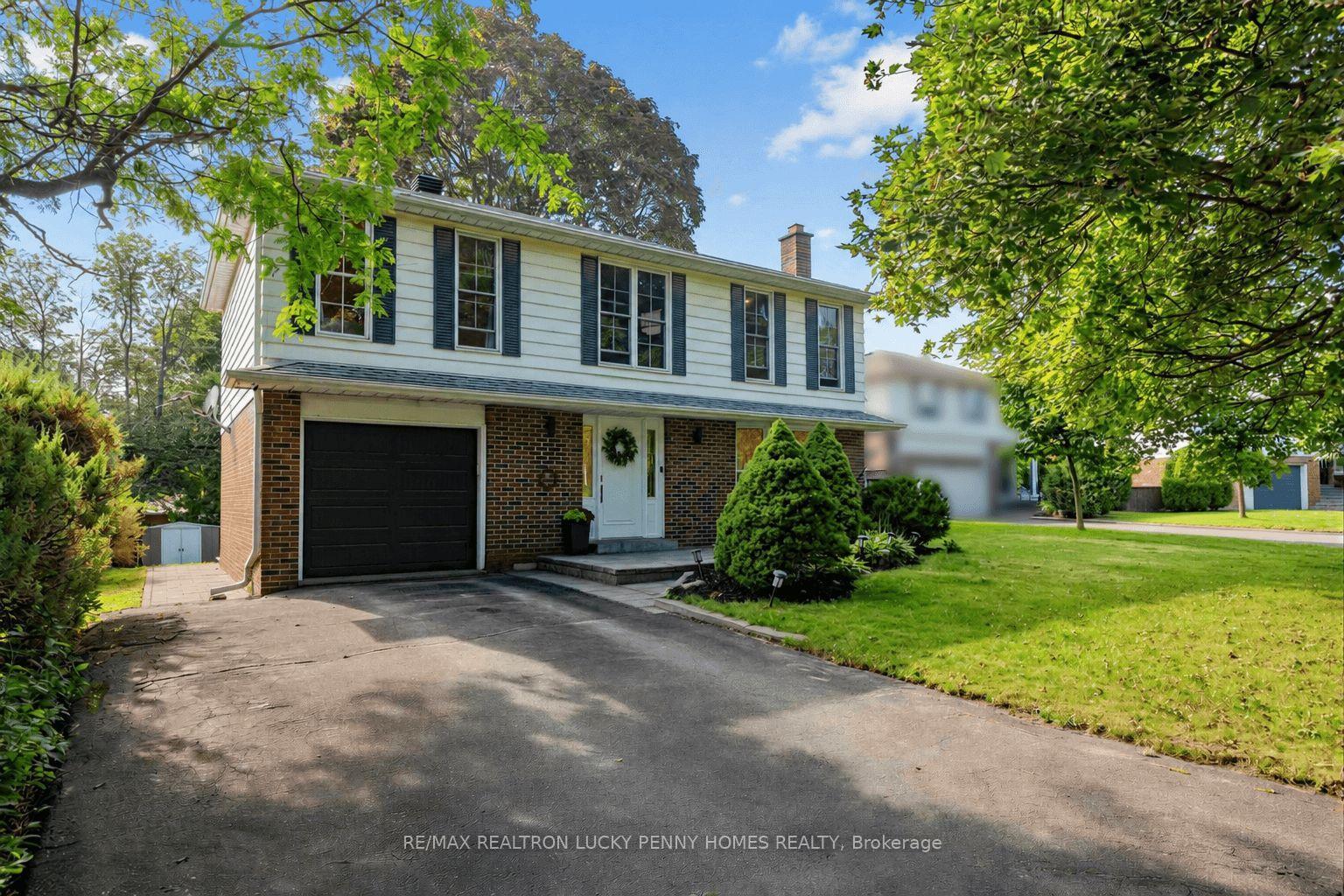 Photo 2 of 38 Walkerton Drive, Markham, Bullock — HOMEH
