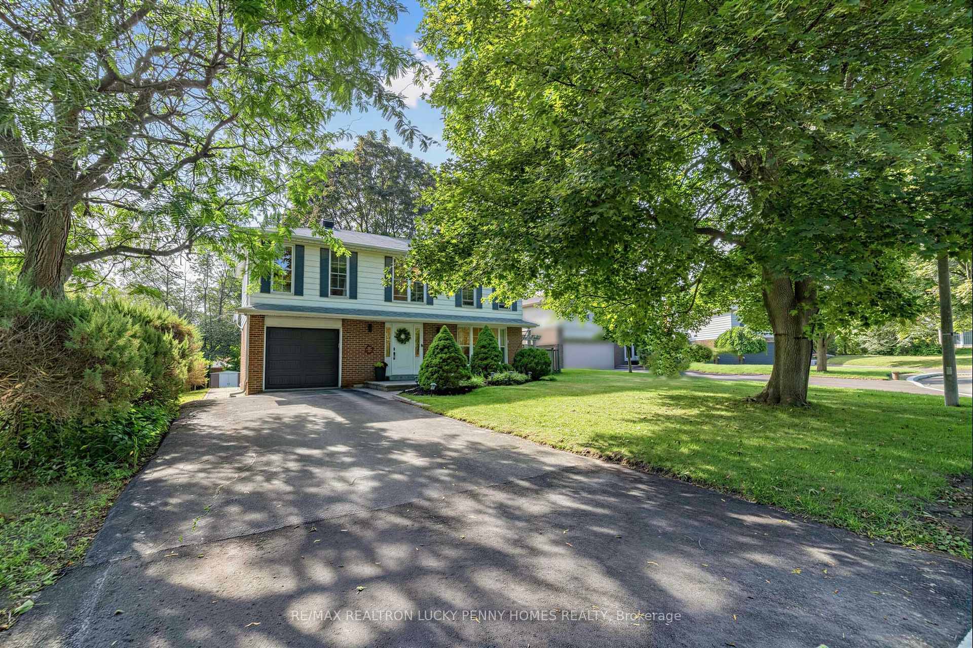 Photo 3 of 38 Walkerton Drive, Markham, Bullock — HOMEH