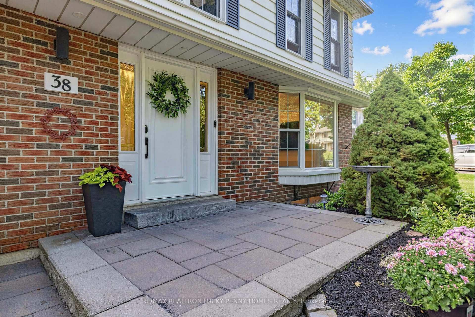 Photo 4 of 38 Walkerton Drive, Markham, Bullock — HOMEH