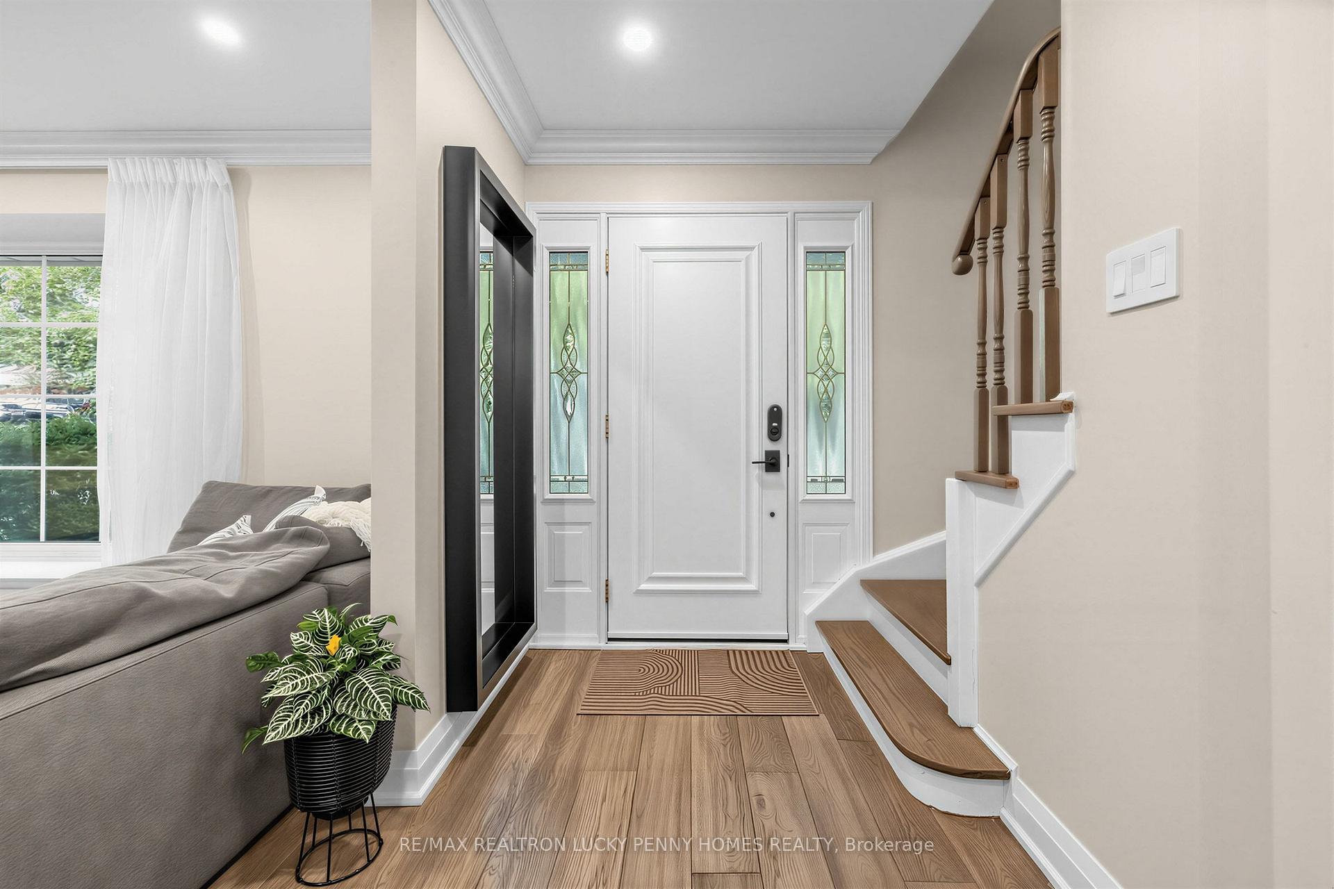 Photo 5 of 38 Walkerton Drive, Markham, Bullock — HOMEH