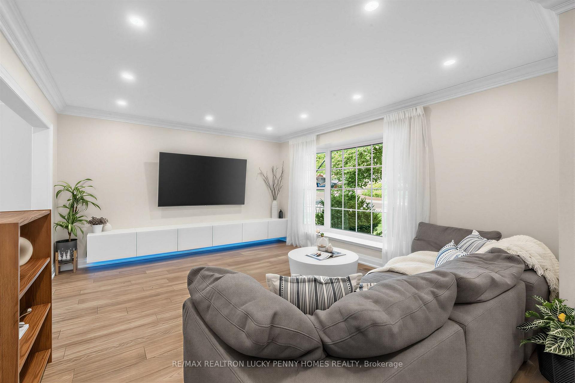 Photo 6 of 38 Walkerton Drive, Markham, Bullock — HOMEH
