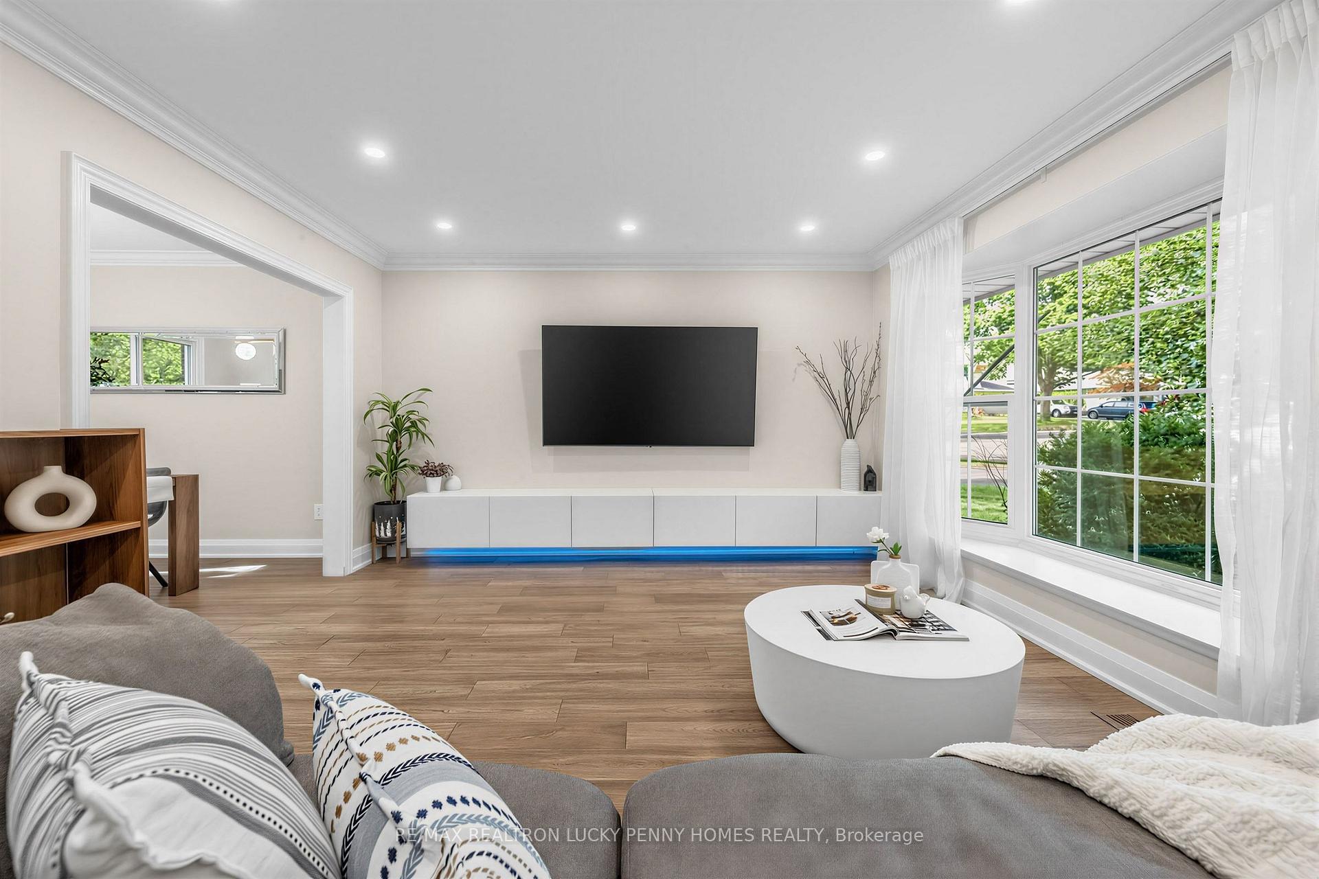 Photo 7 of 38 Walkerton Drive, Markham, Bullock — HOMEH