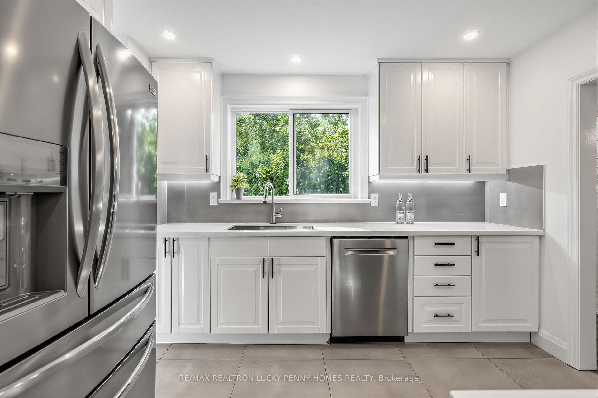 Photo 12 of 38 Walkerton Drive, Markham, Bullock — HOMEH