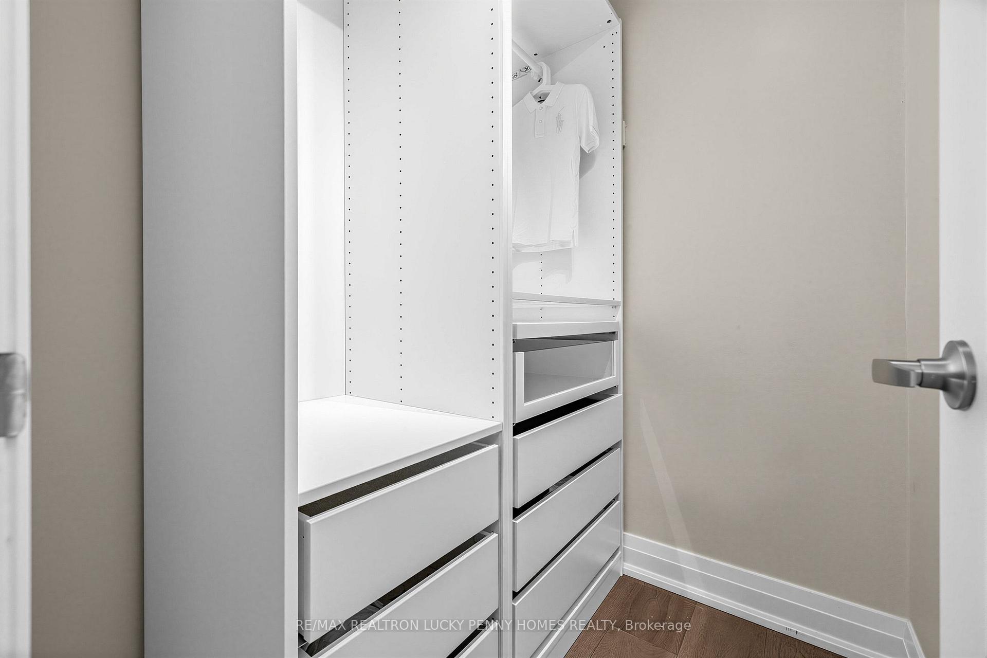 Photo 17 of 38 Walkerton Drive, Markham, Bullock — HOMEH