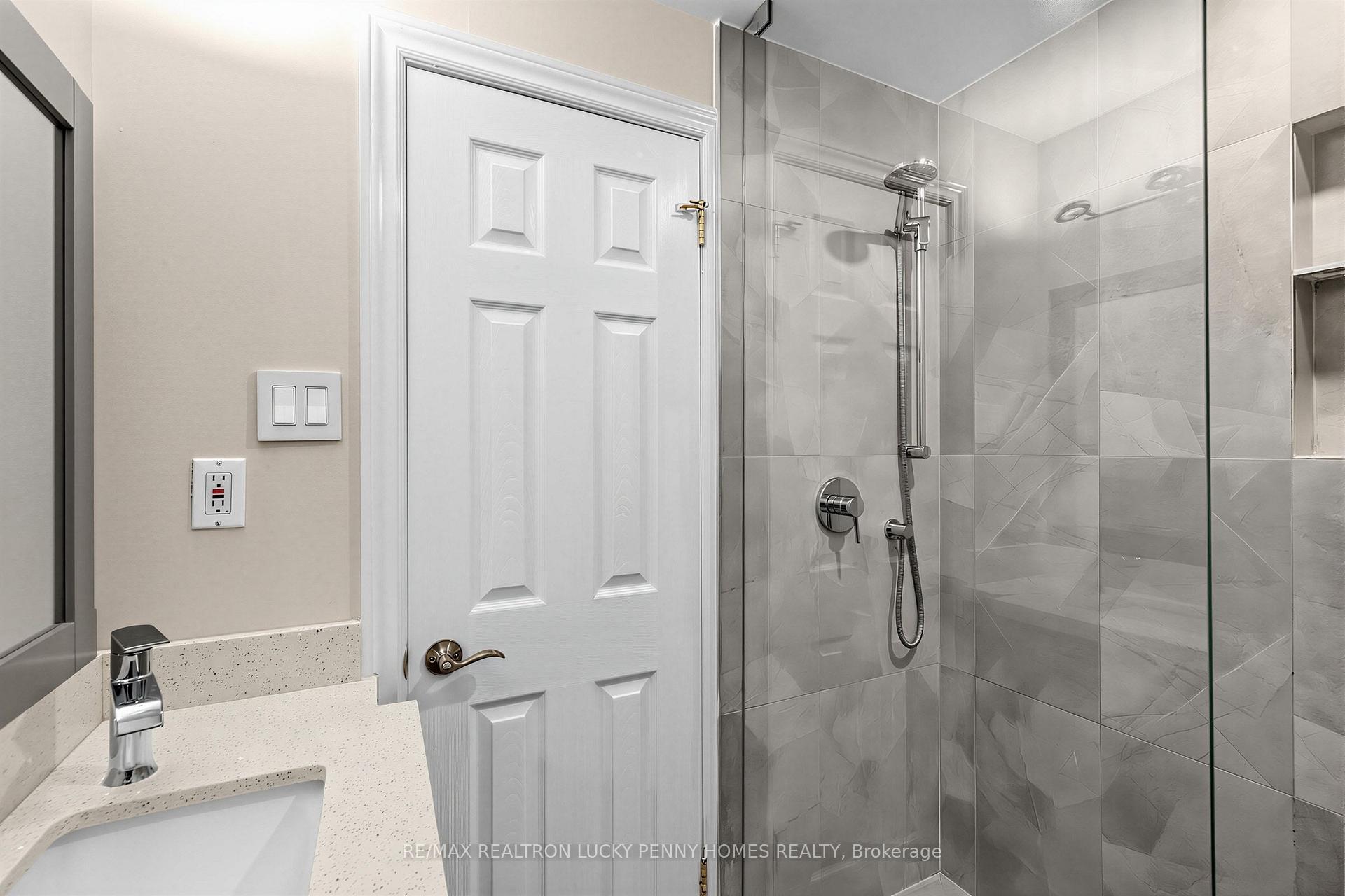 Photo 19 of 38 Walkerton Drive, Markham, Bullock — HOMEH
