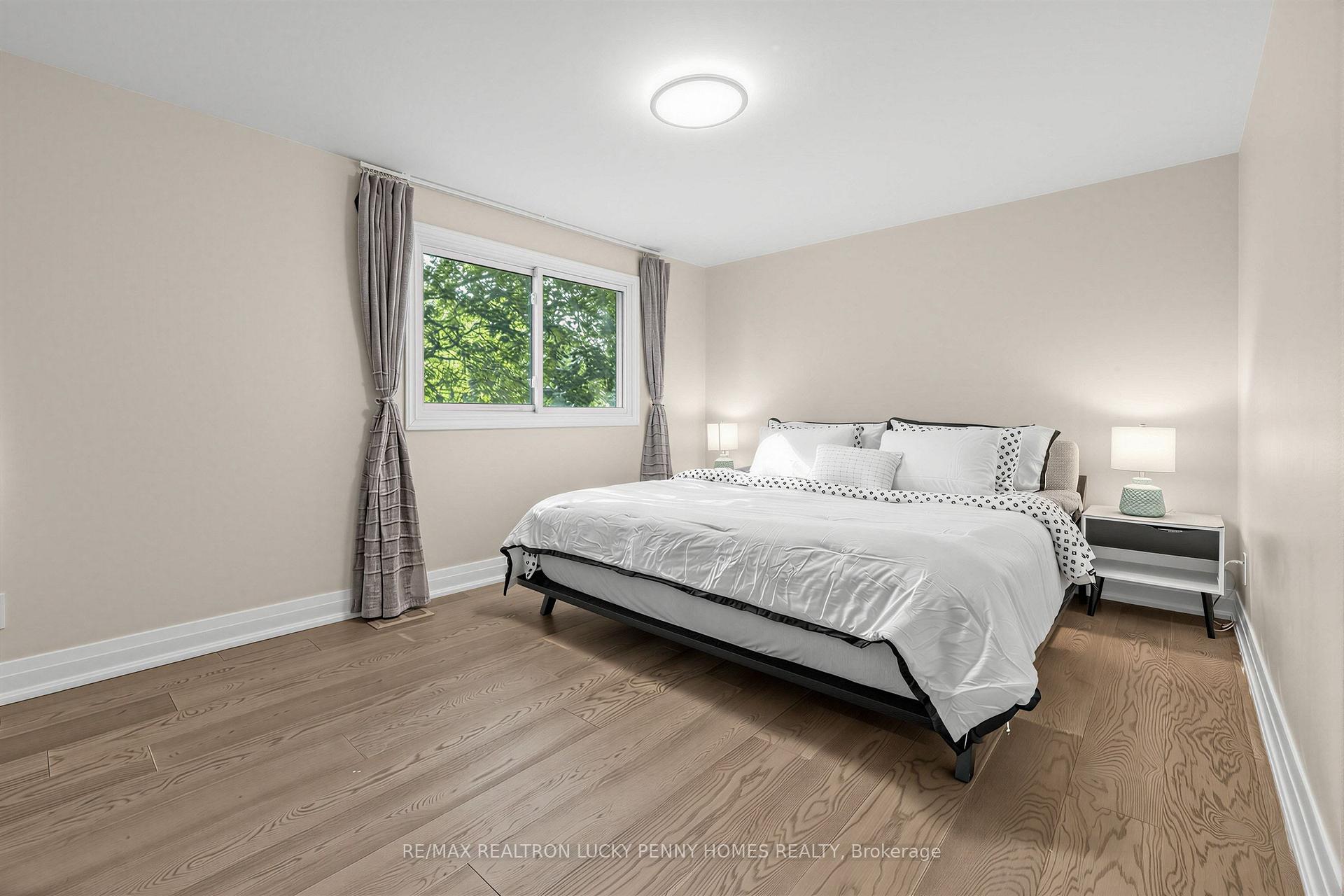 Photo 20 of 38 Walkerton Drive, Markham, Bullock — HOMEH