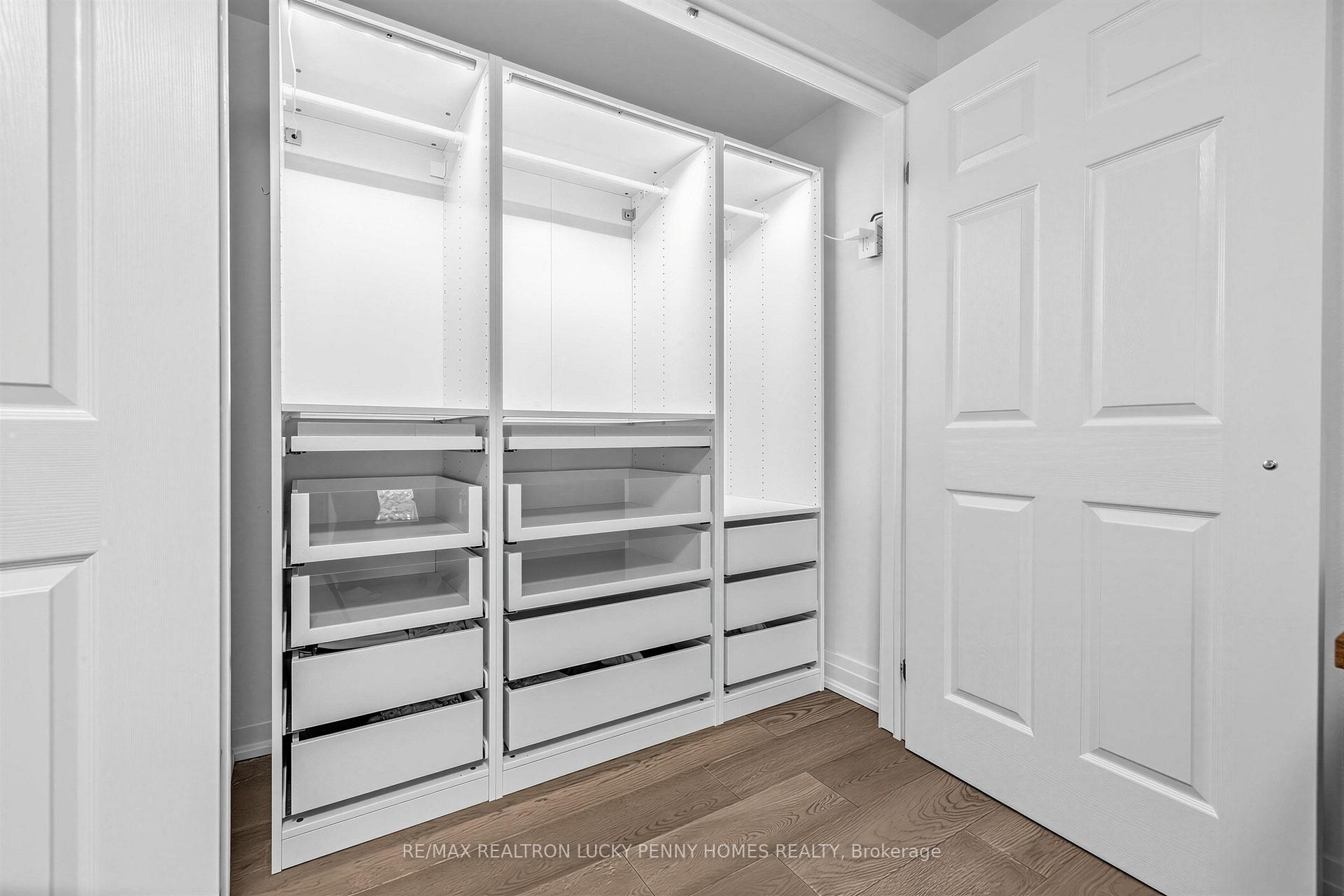 Photo 25 of 38 Walkerton Drive, Markham, Bullock — HOMEH