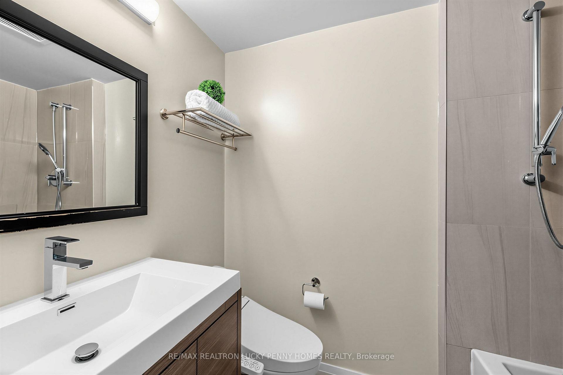 Photo 26 of 38 Walkerton Drive, Markham, Bullock — HOMEH