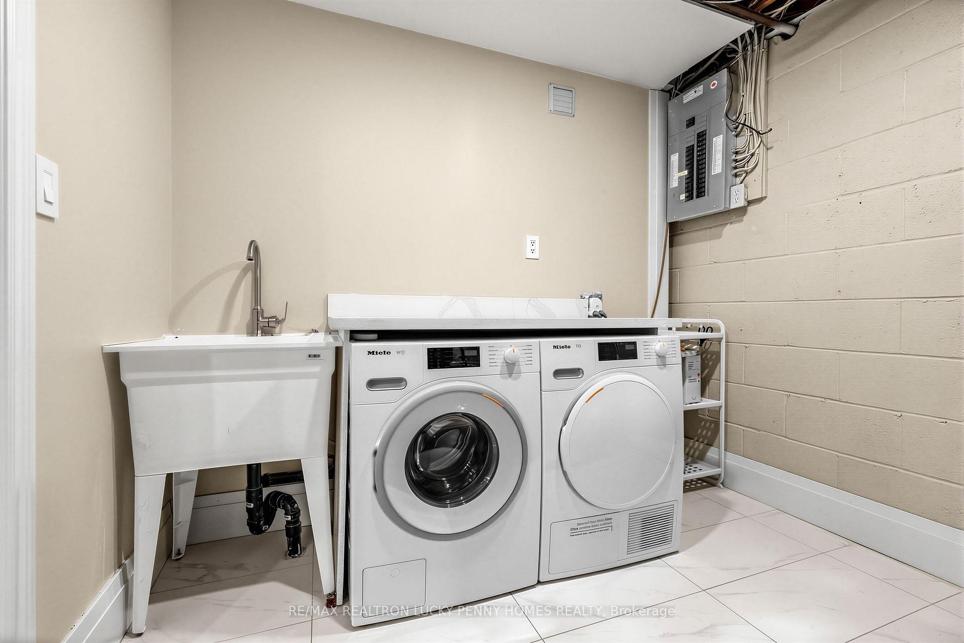 Photo 30 of 38 Walkerton Drive, Markham, Bullock — HOMEH