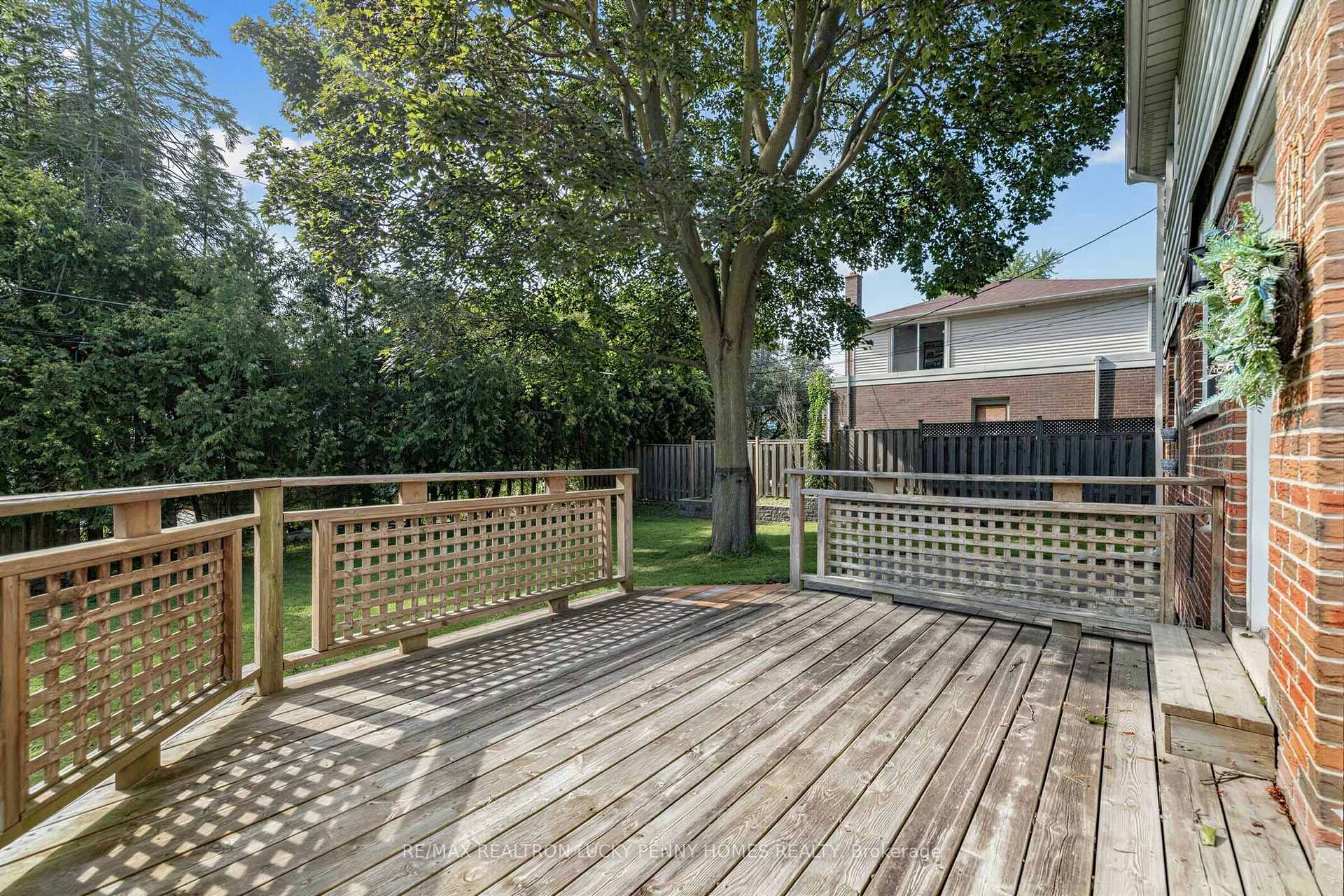 Photo 31 of 38 Walkerton Drive, Markham, Bullock — HOMEH