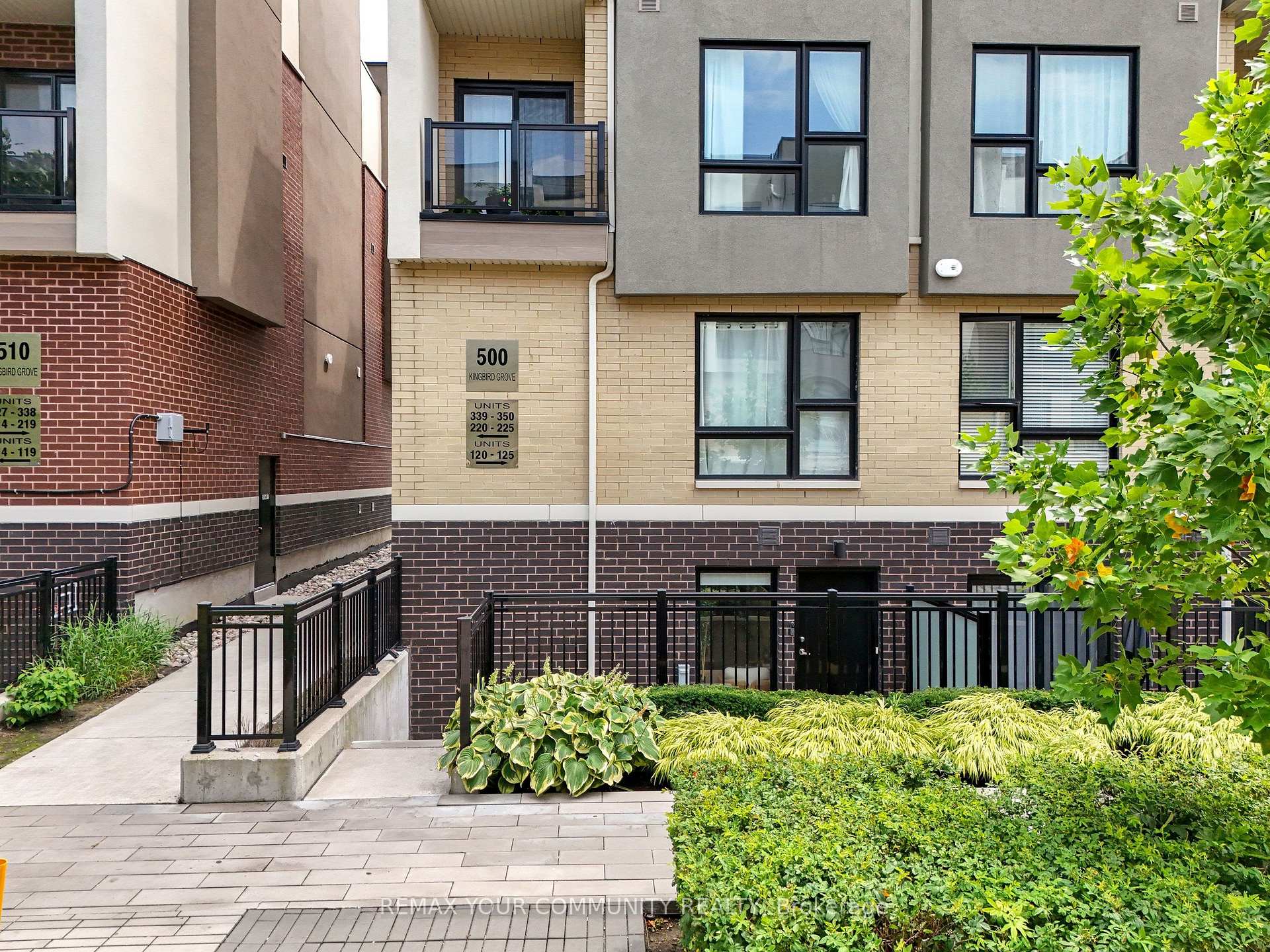 Photo 3 of Unit 120, 500 Kingbird Grove, Scarborough, Rouge — HOMEH
