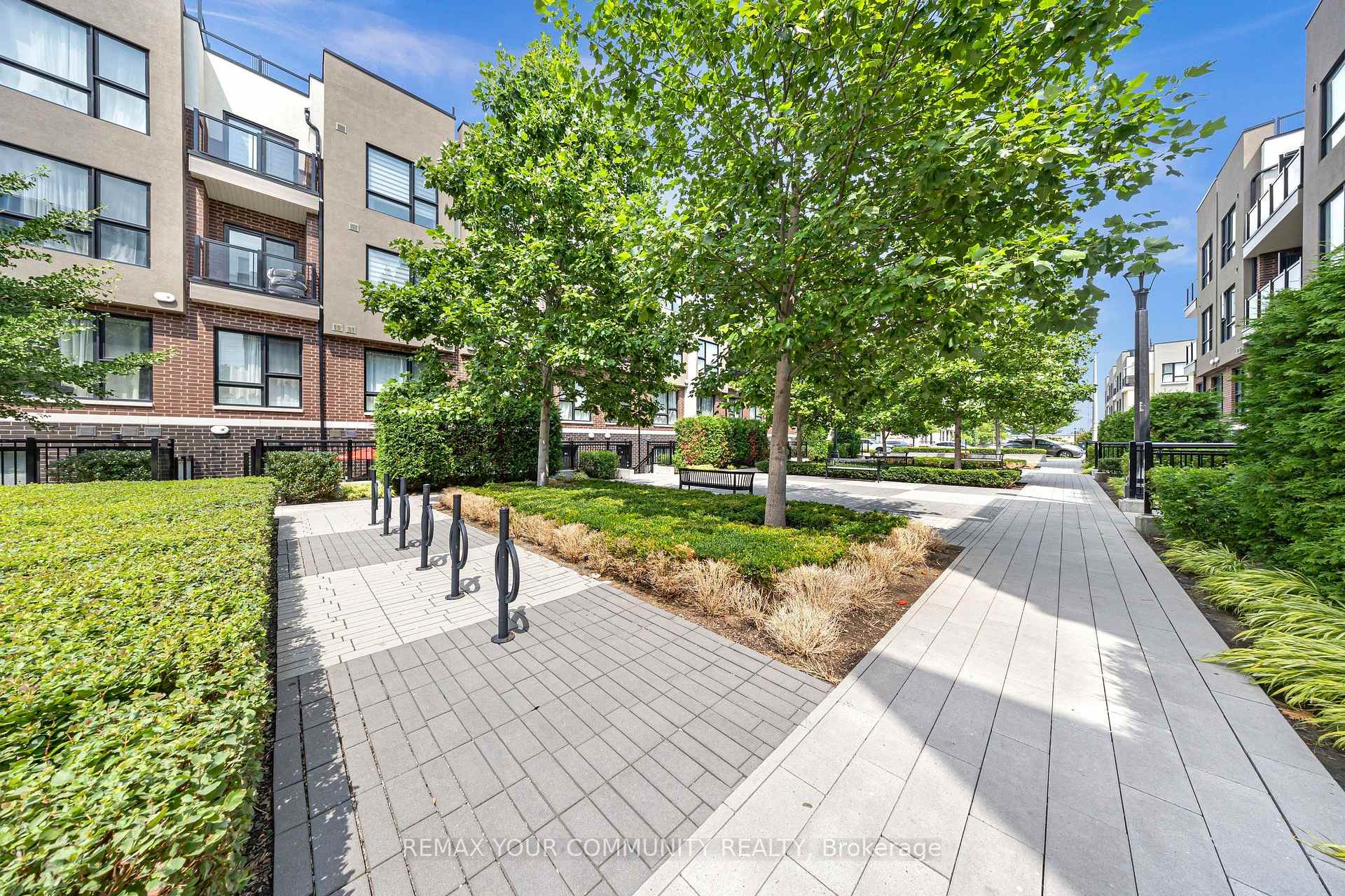 Photo 4 of Unit 120, 500 Kingbird Grove, Scarborough, Rouge — HOMEH