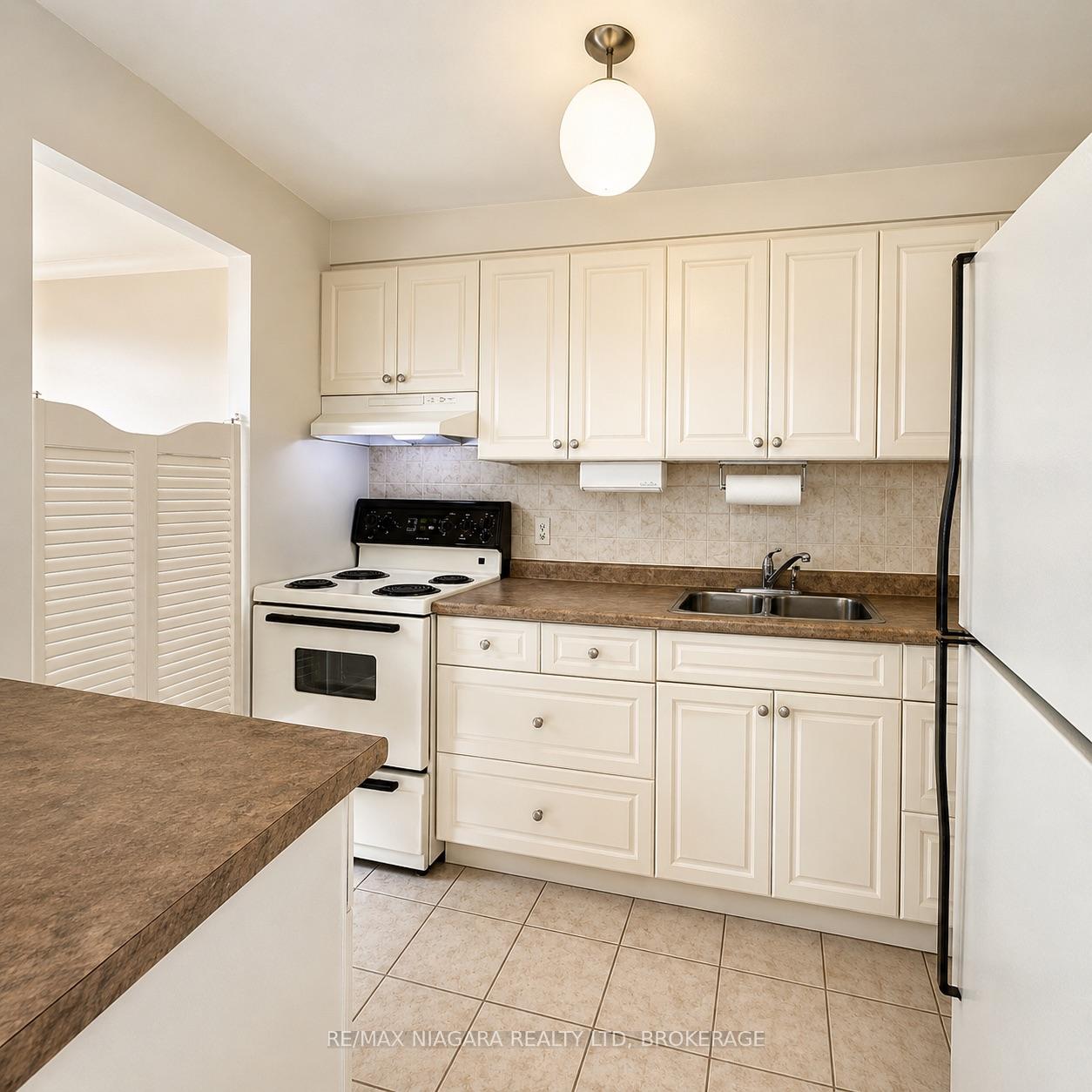 Photo 5 of Unit 307, 550 King Street, Midland — HOMEH