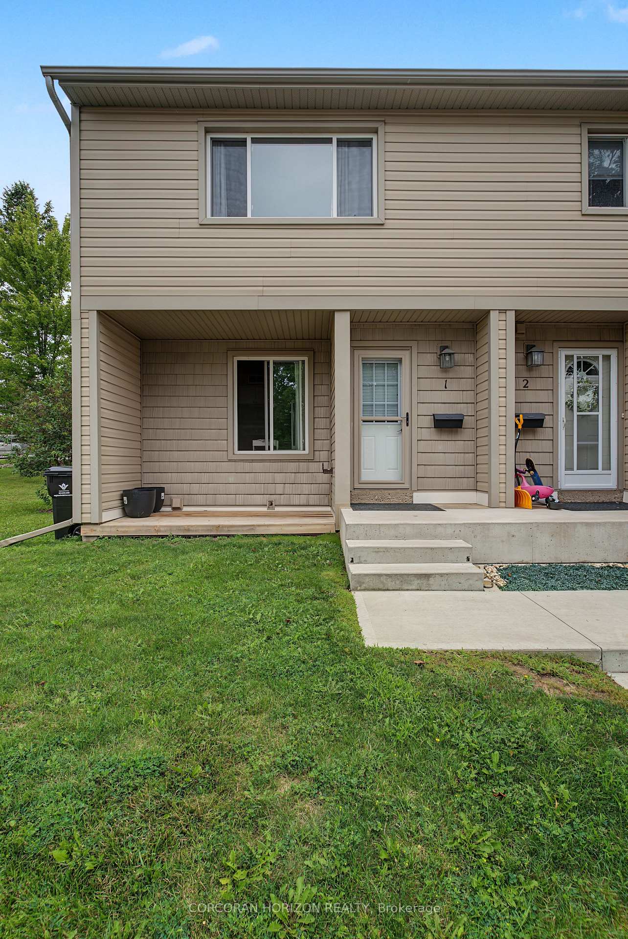 Photo 3 of Unit 1, 15 Green Valley Drive, Kitchener, Pioneer Park — HOMEH