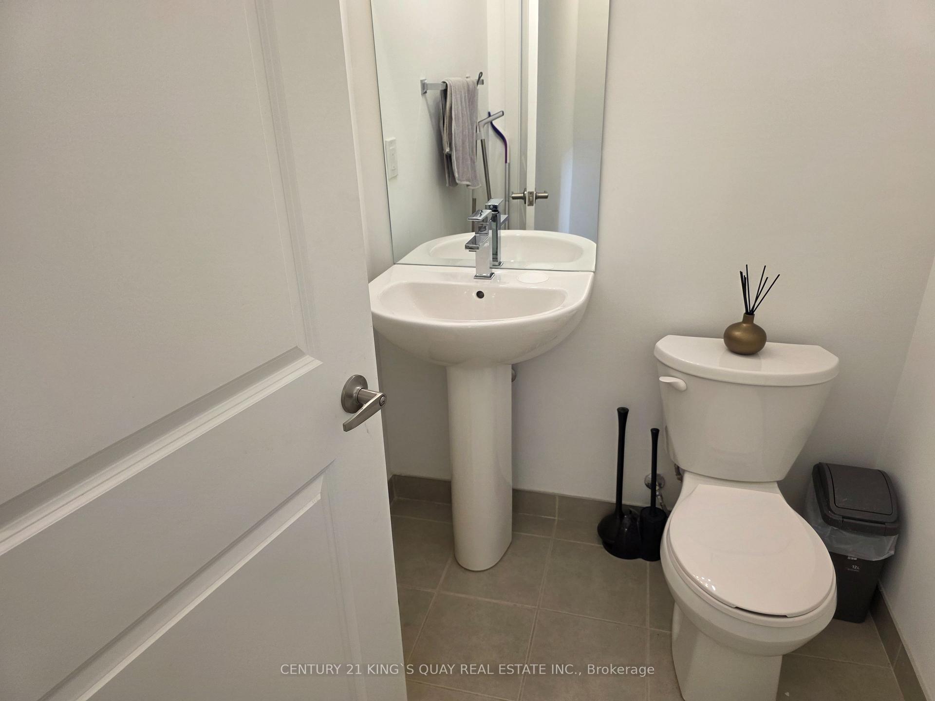 Photo 5 of 24 Nordic Lane, Whitchurch-Stouffville, Stouffville — HOMEH