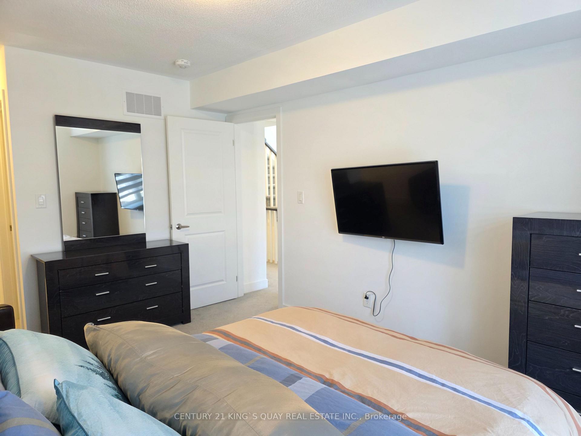 Photo 10 of 24 Nordic Lane, Whitchurch-Stouffville, Stouffville — HOMEH