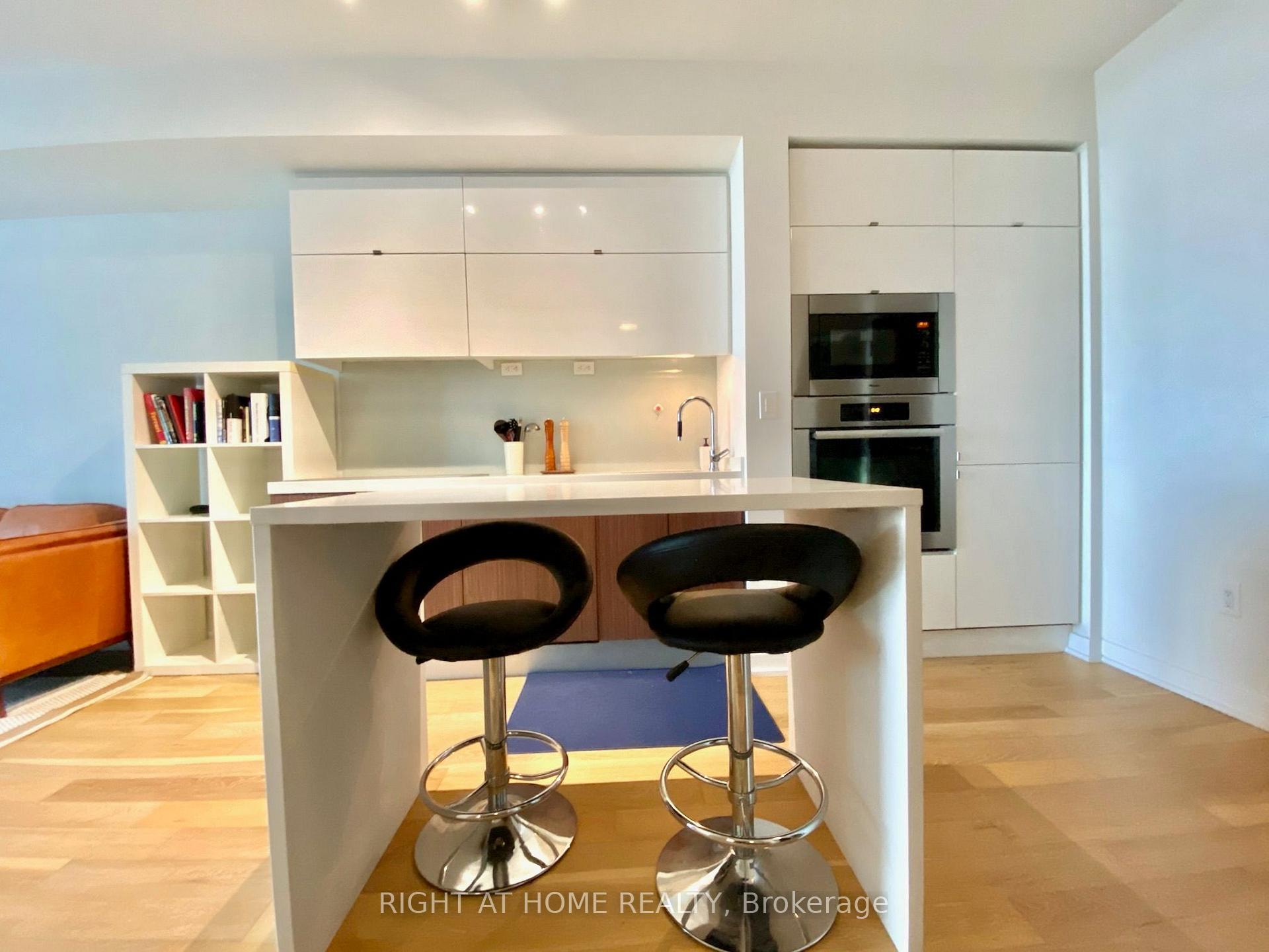 Photo 1 of Unit 4011, 21 Iceboat Terrace, Toronto, Waterfront Communities — HOMEH