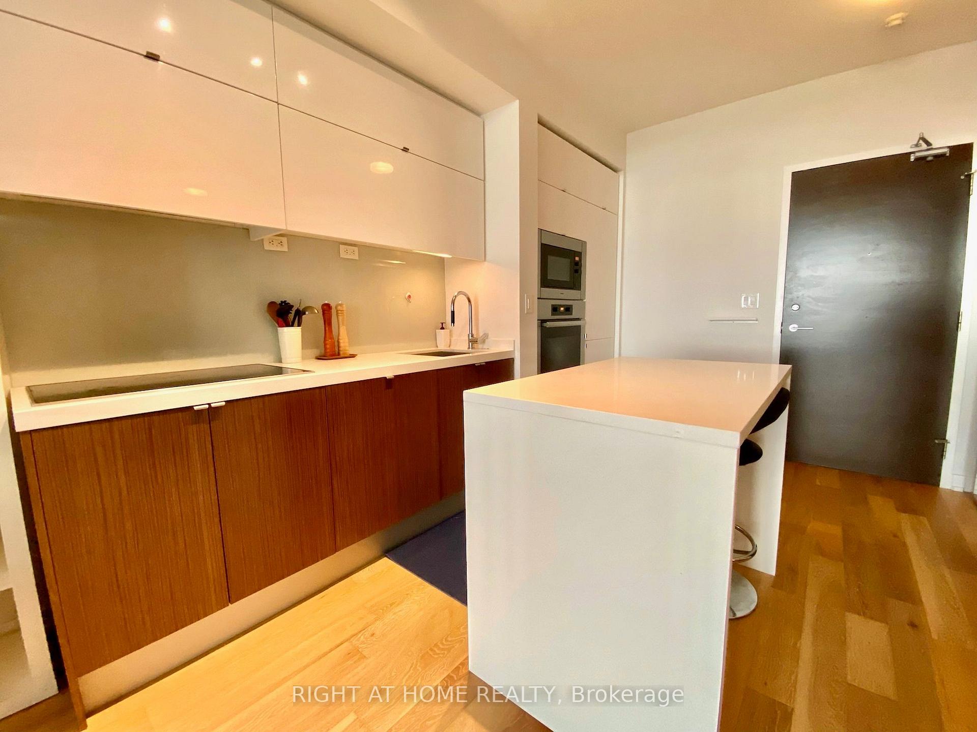 Photo 3 of Unit 4011, 21 Iceboat Terrace, Toronto, Waterfront Communities — HOMEH