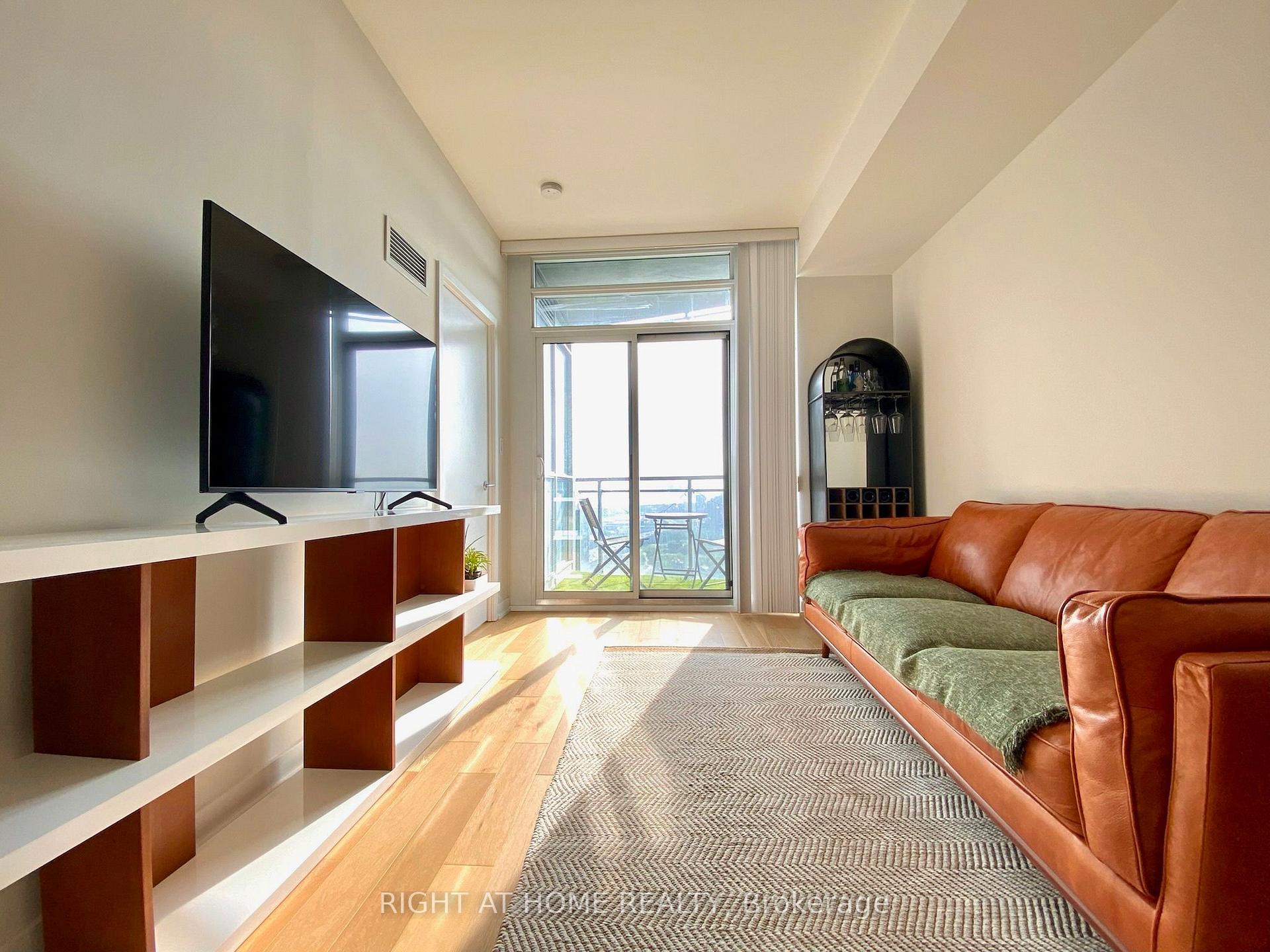 Photo 4 of Unit 4011, 21 Iceboat Terrace, Toronto, Waterfront Communities — HOMEH