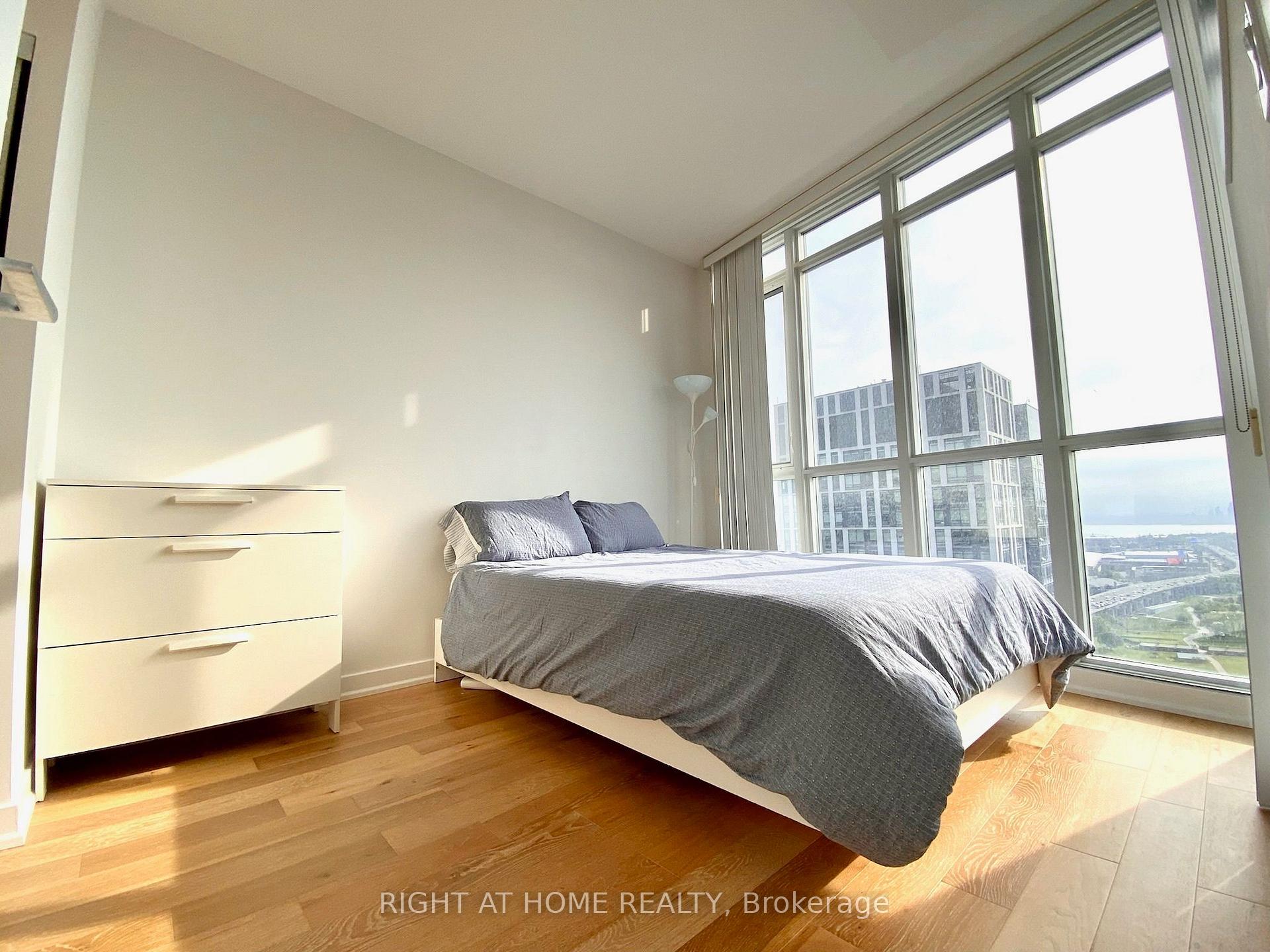 Photo 9 of Unit 4011, 21 Iceboat Terrace, Toronto, Waterfront Communities — HOMEH