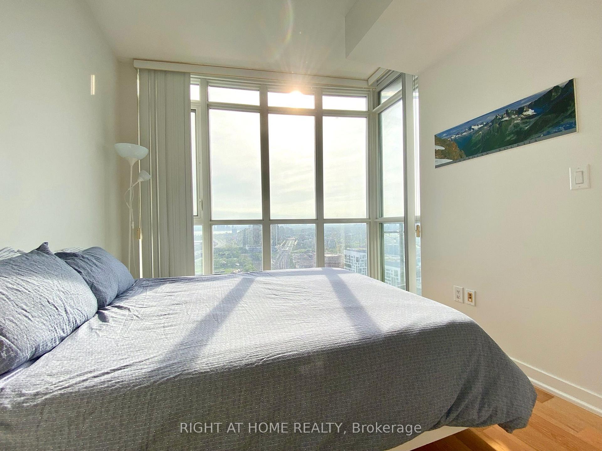 Photo 10 of Unit 4011, 21 Iceboat Terrace, Toronto, Waterfront Communities — HOMEH