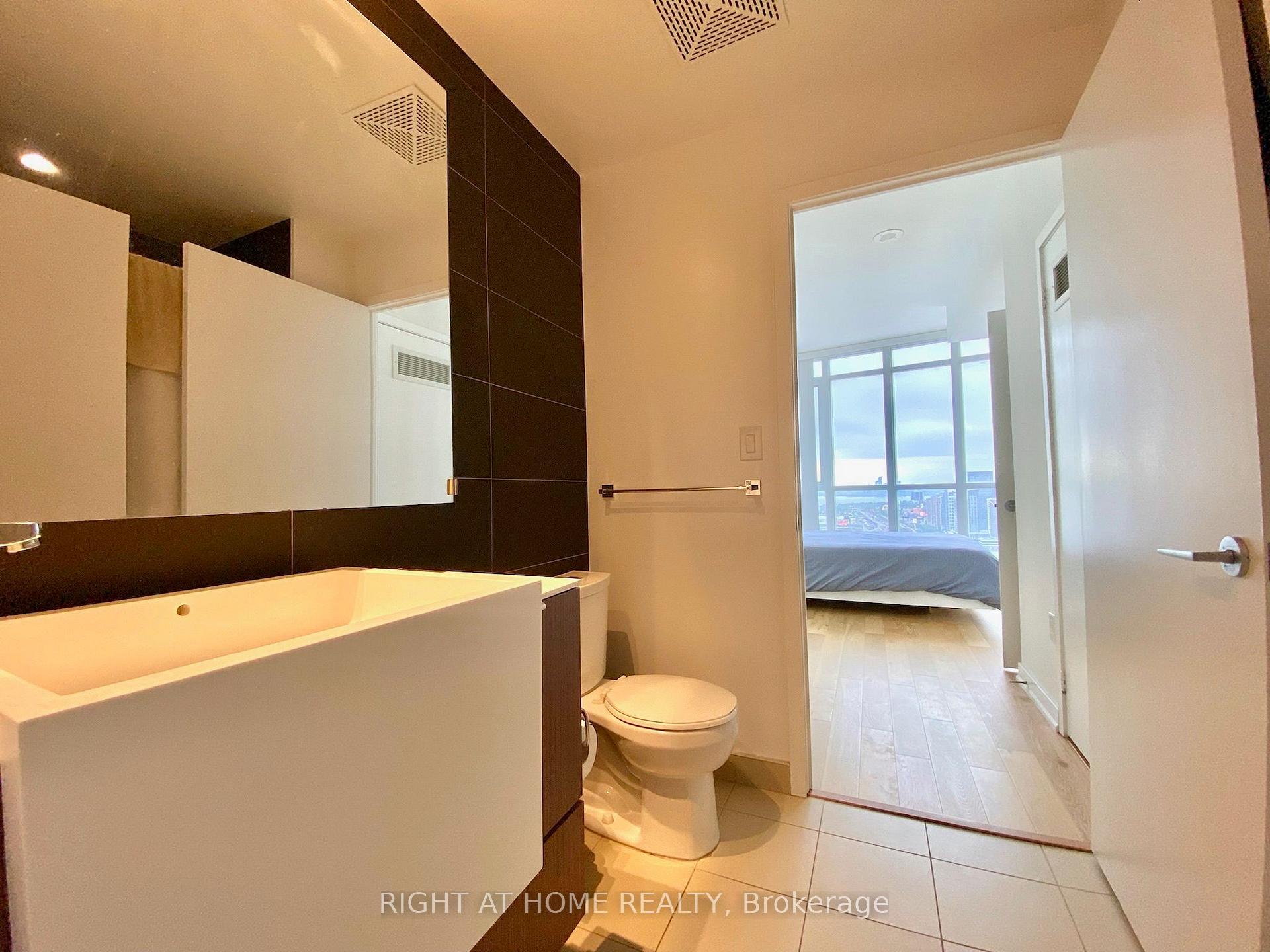 Photo 13 of Unit 4011, 21 Iceboat Terrace, Toronto, Waterfront Communities — HOMEH