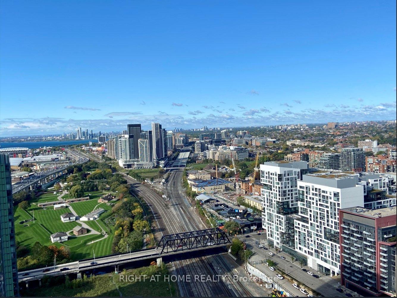 Photo 16 of Unit 4011, 21 Iceboat Terrace, Toronto, Waterfront Communities — HOMEH